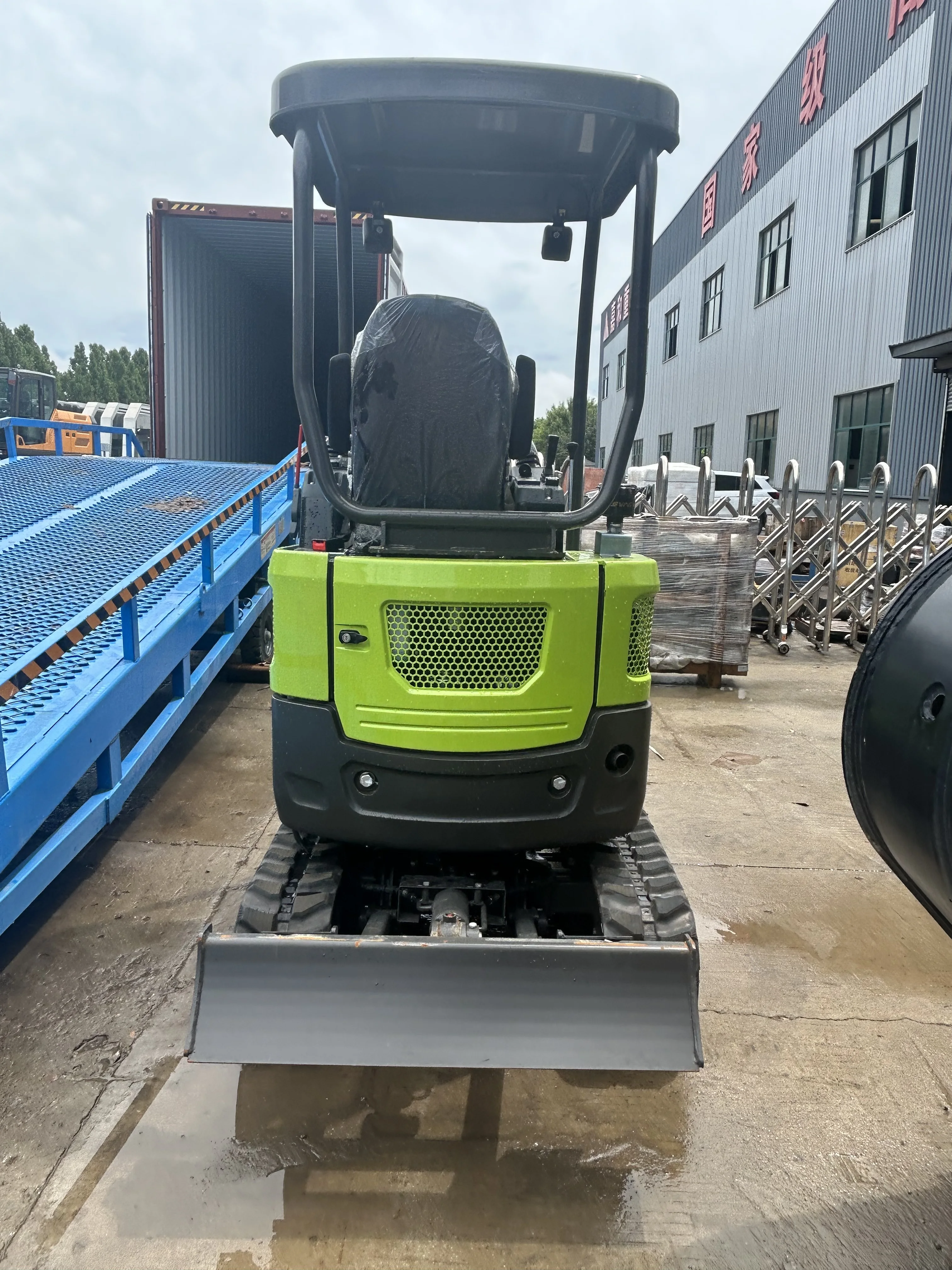 ODM/OEM  construction /farm/home use mini crawler excavator with close cabin EPA/CE certificate