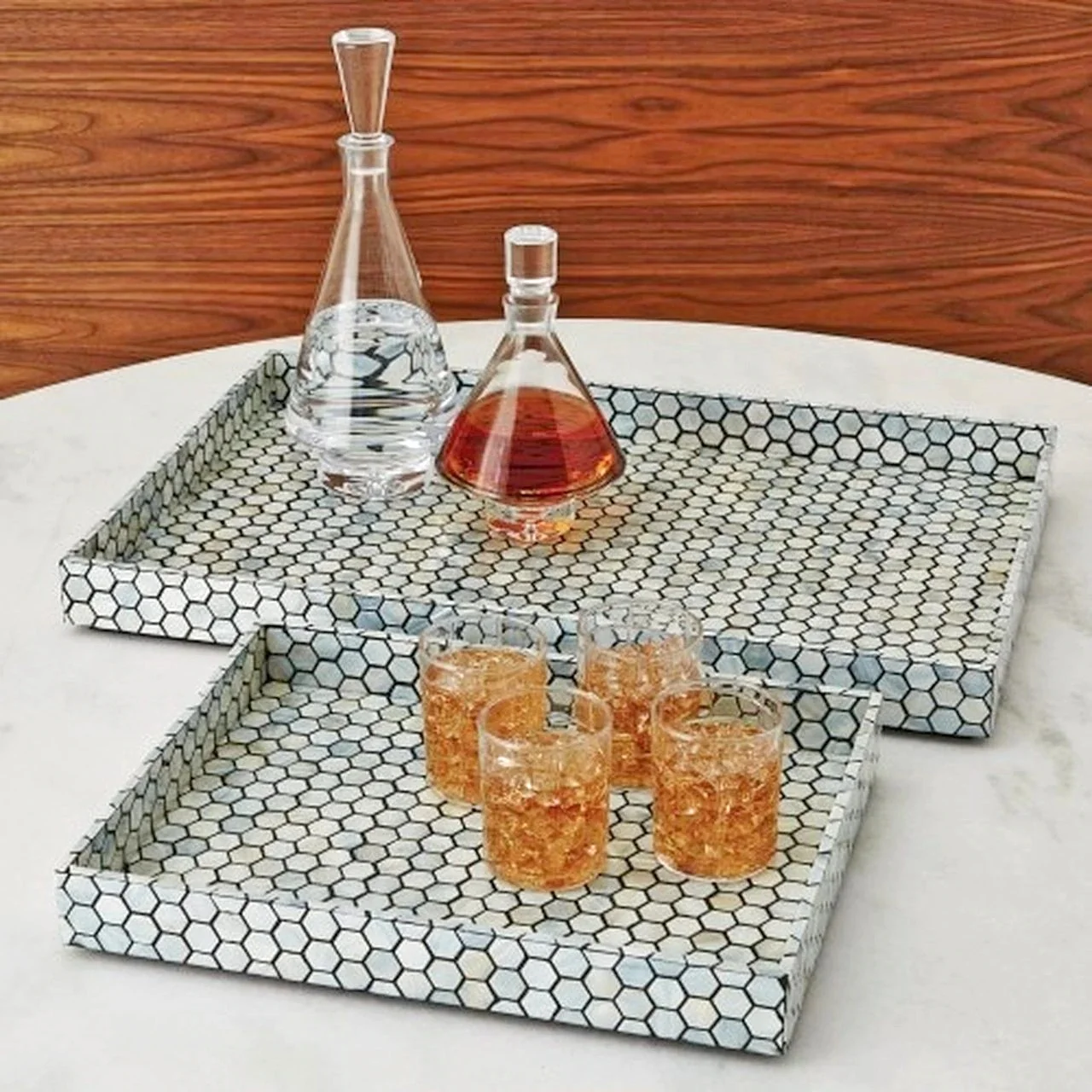 Сервировочный поднос из перламутровой ткани лаковая мозаика сделано во Вьетнаме