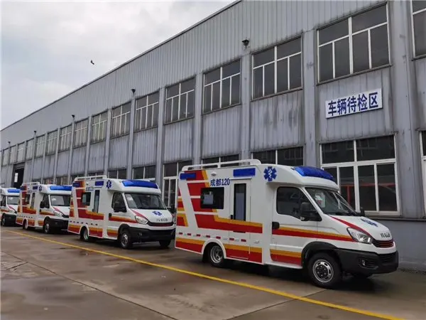 High Roof Model Car Ambulance 6 people rated Rescue Ambulance Emergency Vehicles