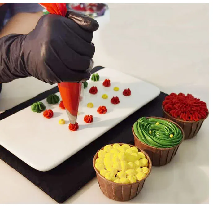 Hot sale plastic piping bags icing cake decorators in cake tool
