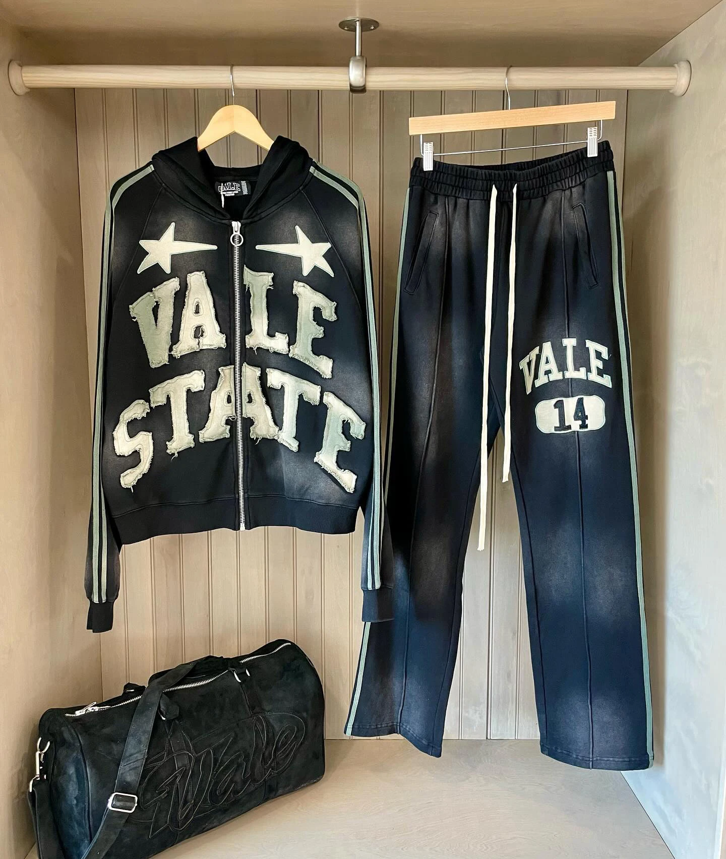 Oem Custom 100 Cotton  Oversized Boxy Fit Distressed Embroidery Patchsweatpants And Hoodie Set