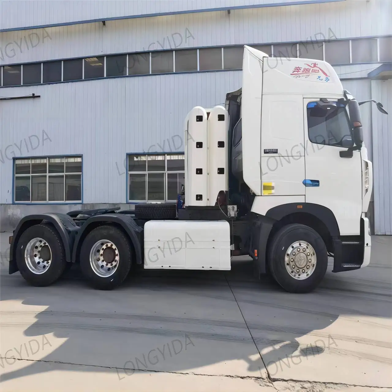 Грузовик Sino Howo T7H 6x4 CNG 40 тонн 10-колесный стальной тягач 430hp 4x2 пневматическая подвеска механическая коробка передач используется левая
