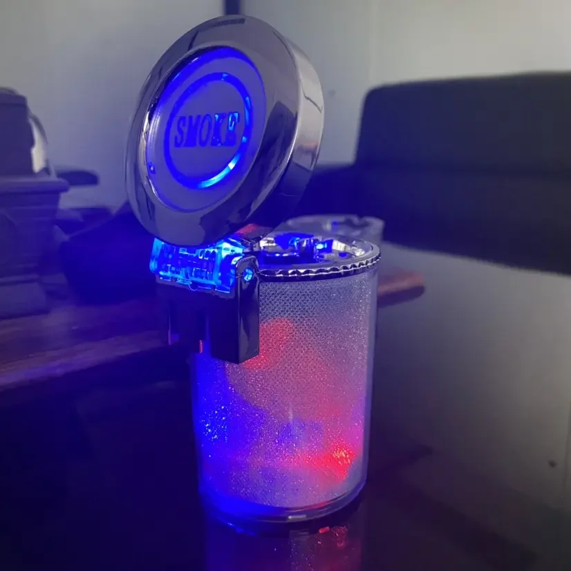Wholesale  smoking ashtray led light cigarette plastic smoking car ashtray with LED glow in the dark car ash tray