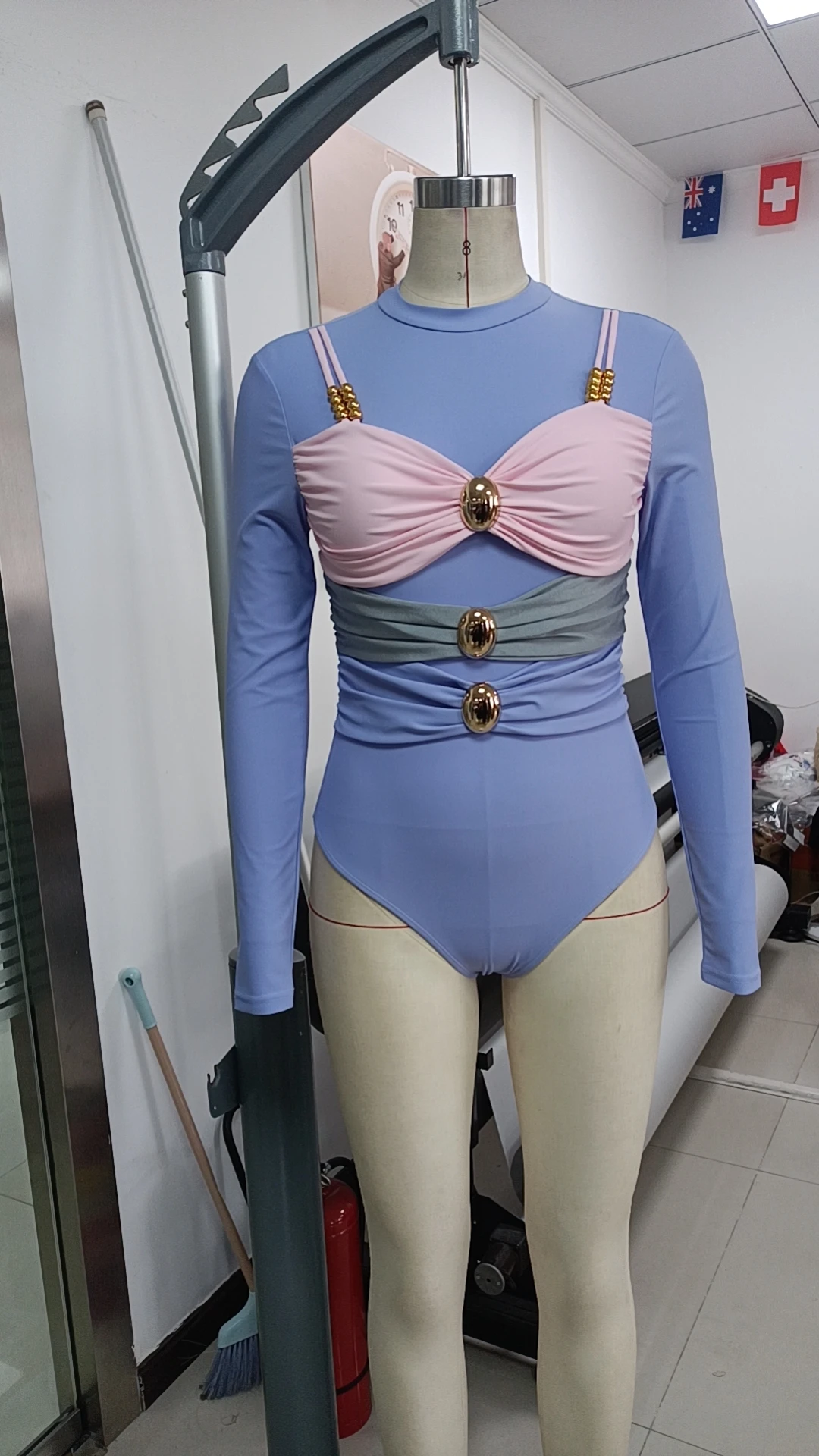 2024 New Color Block Cutout Shiny Texture One Piece Swimsuit and Sarong Vacation Swimwear Women Beachwear Bathing Suits