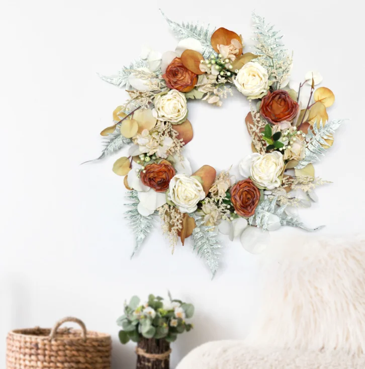 Американский венок с имитацией роз