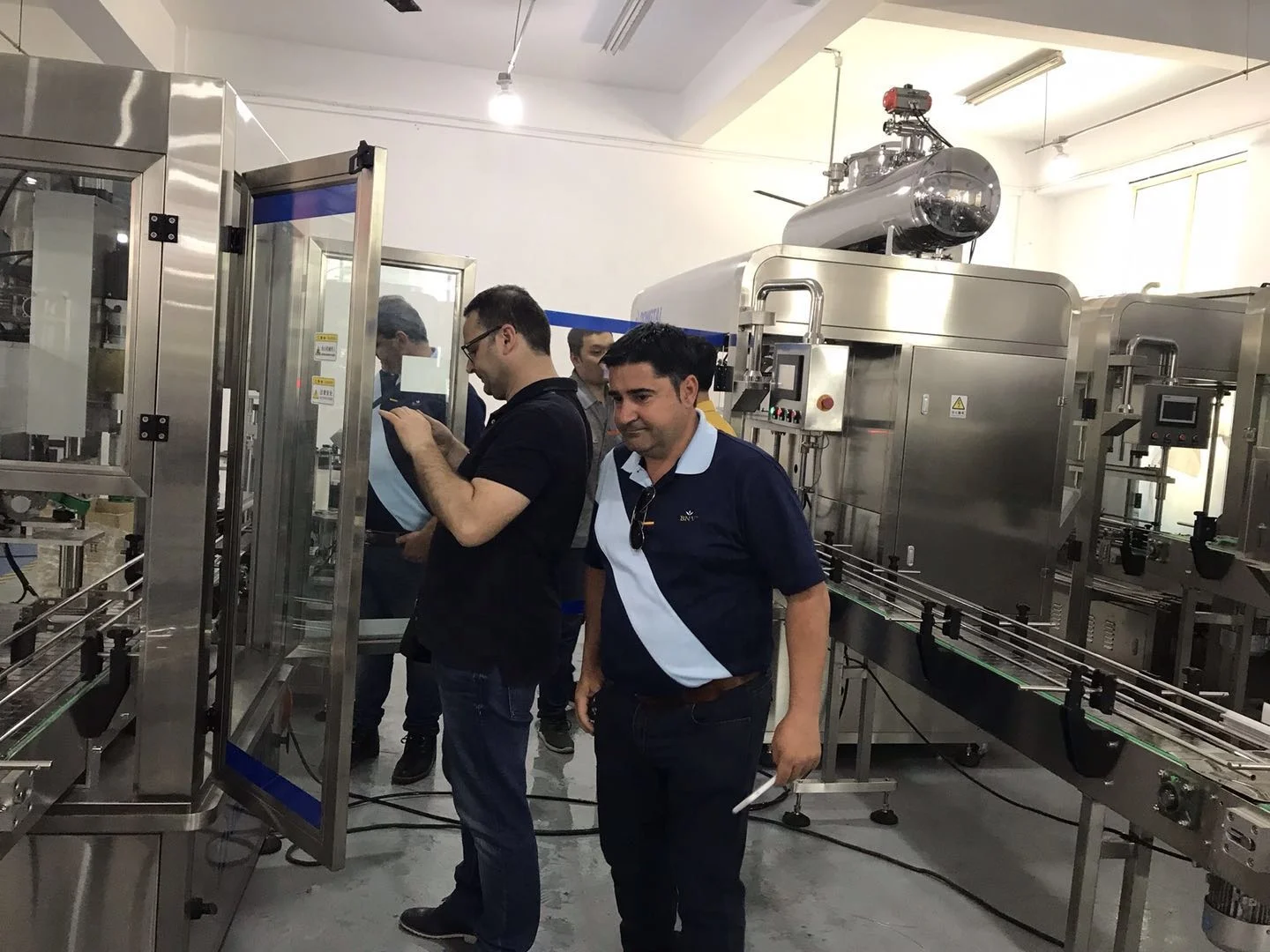 FILLING AUTO BRAND Horizontal Heat Sealing Nitrogen Gas Filling Vacuum Automatic Continuous Band Sealer Machine