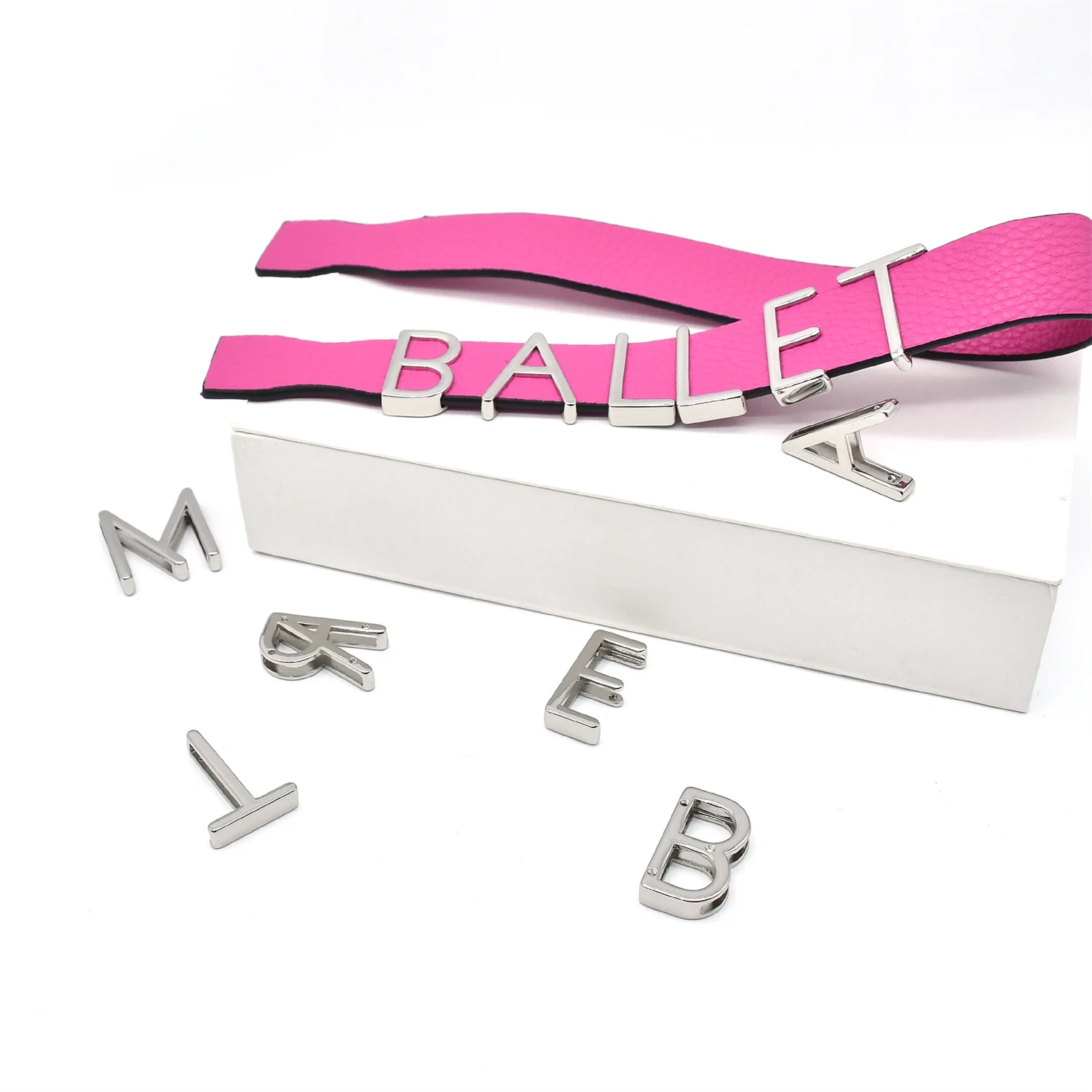 Wholesale custom bag clothing hat shoes hardware accessories belt strap letters numbers metal tag hollowed removable new design