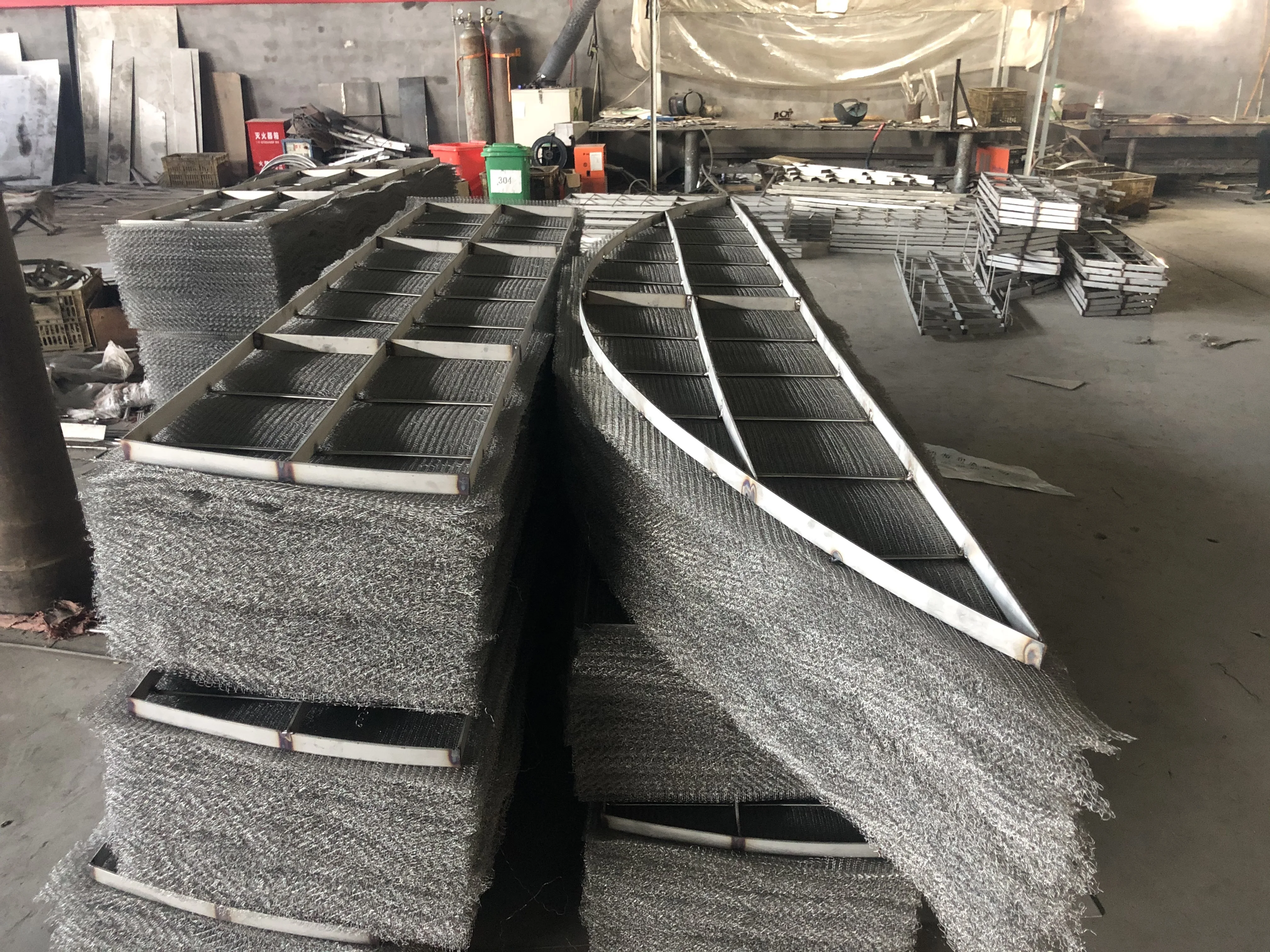 Steam filtering desulfurization demister coalescers mesh pads