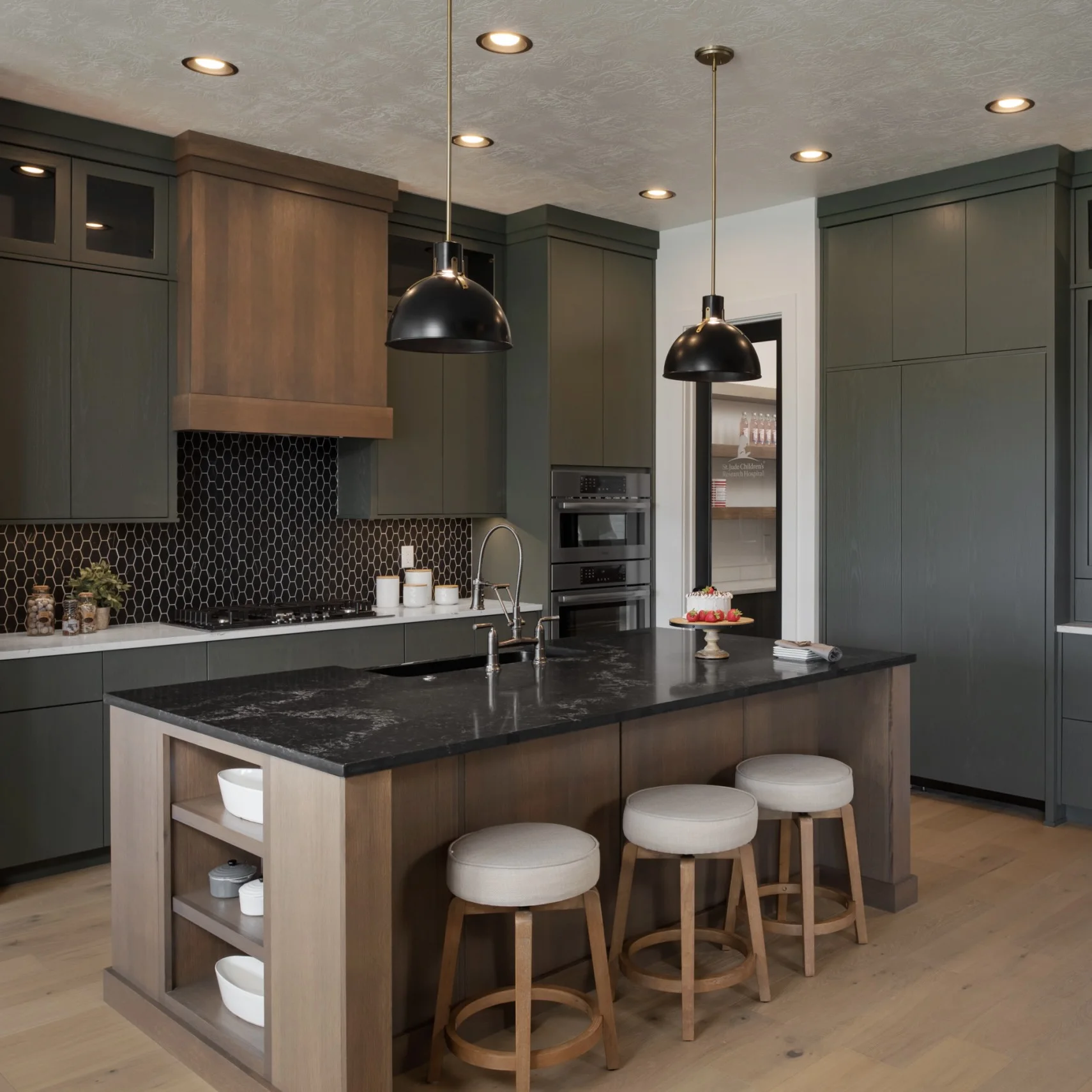 Miniature Full Oak Kitchen Cabinets with Island and Counter Top Set Whole Wood MDF rustic Style for Villa Island