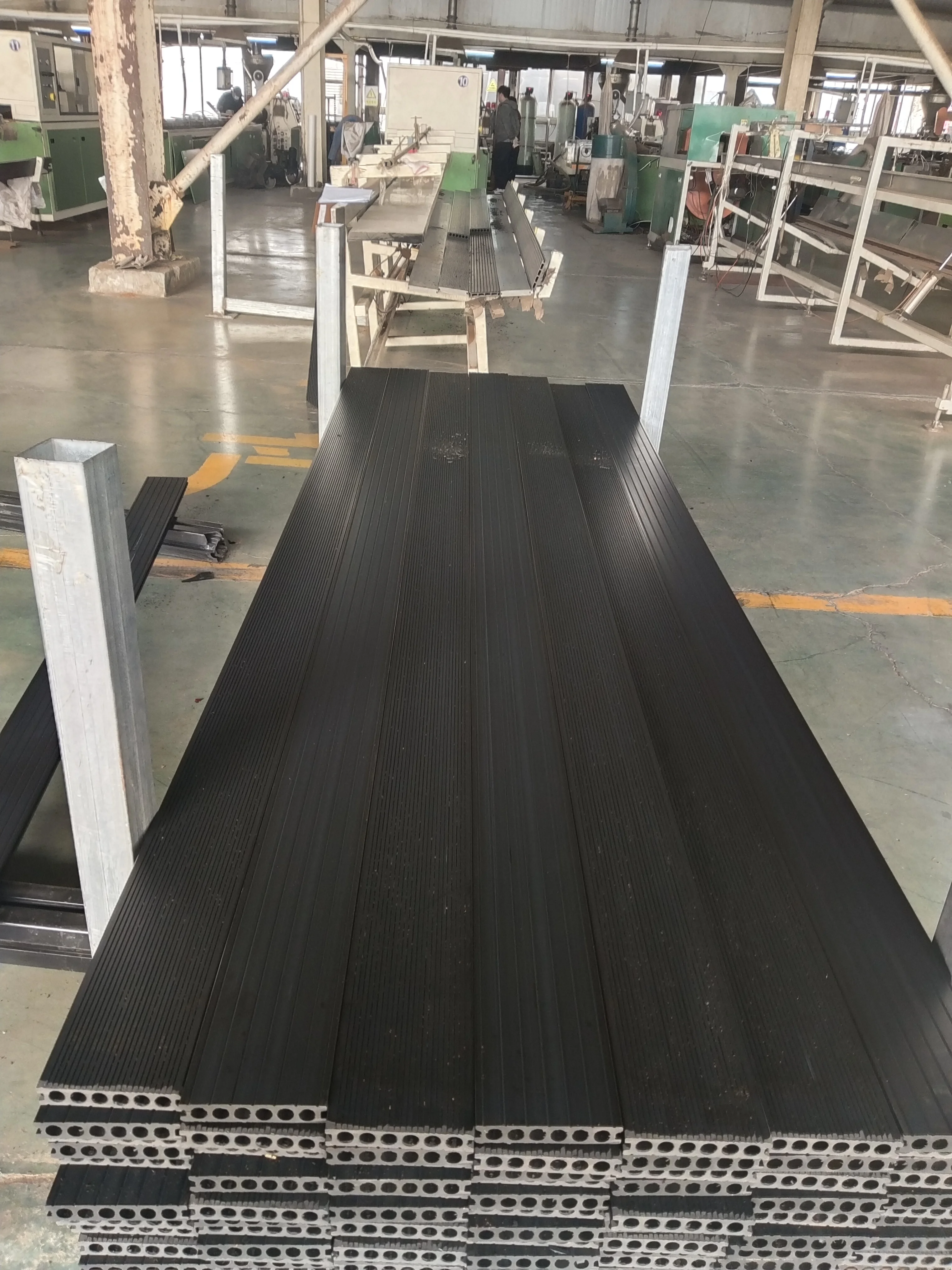 2023 hot selling Composite plastic eco-friendly endurable  outdoor coextrusion wpc decking