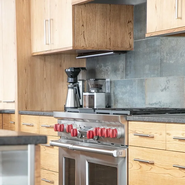 Modern Rustic Kitchen Cabinet Handless Flat Panel Design with Matt High Gloss Finish Made in China MDF Wood Material Affordable