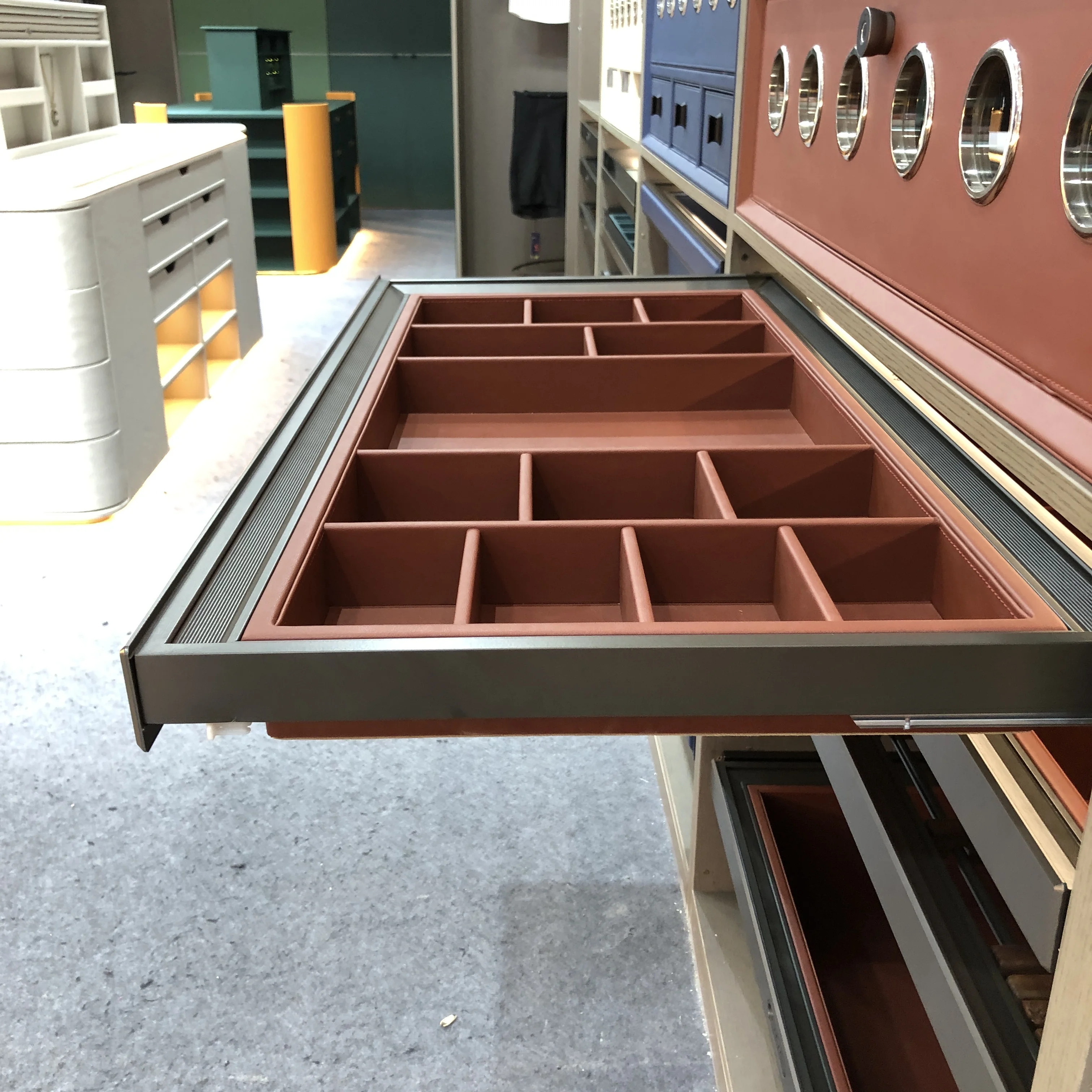 China Factory Pull Out Soft Close Leather Jewelry Box Wardrobe/Closet Organiser For House Storage Jewelry