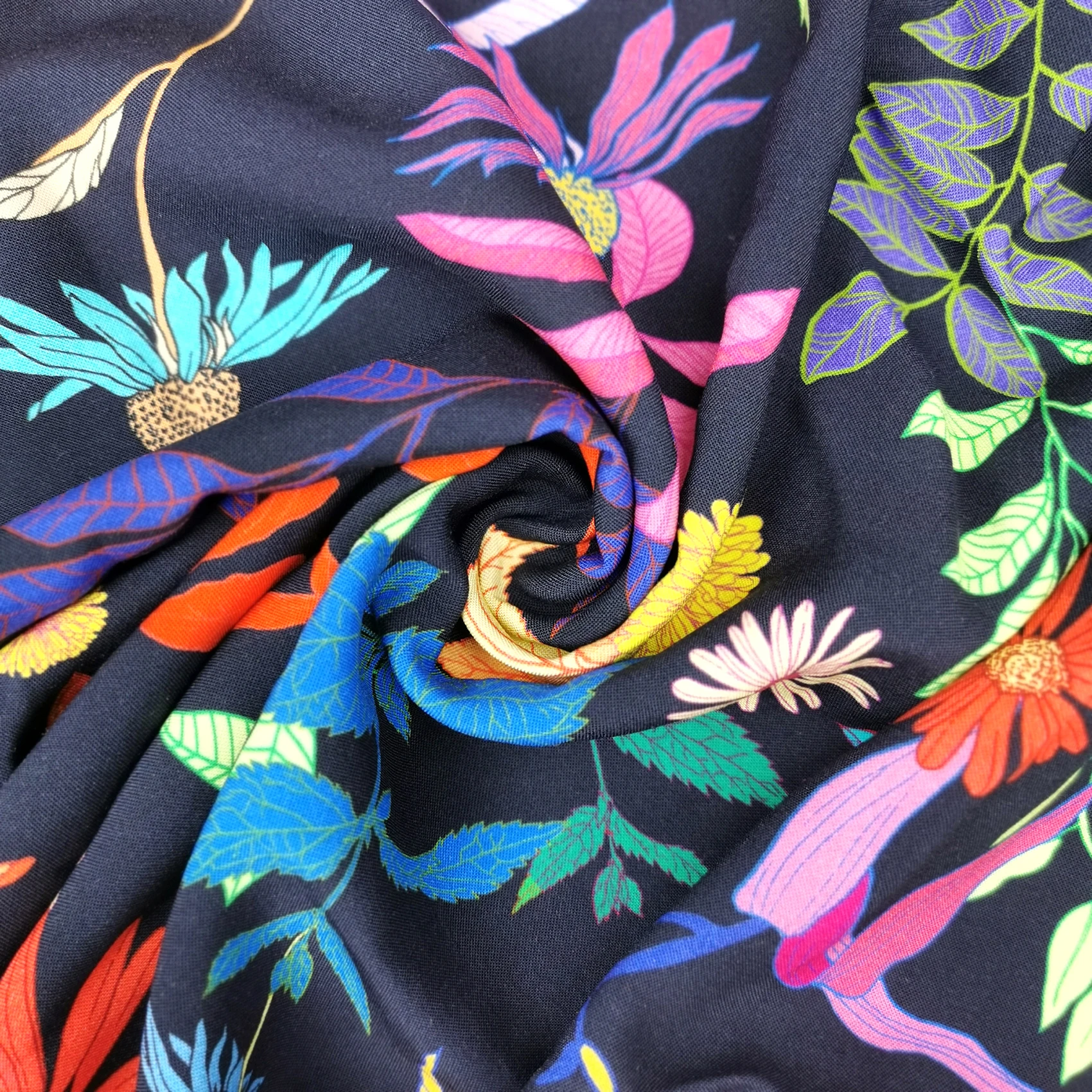 
High quality rayon digital printing Clothing skirt floral rayon cloth 