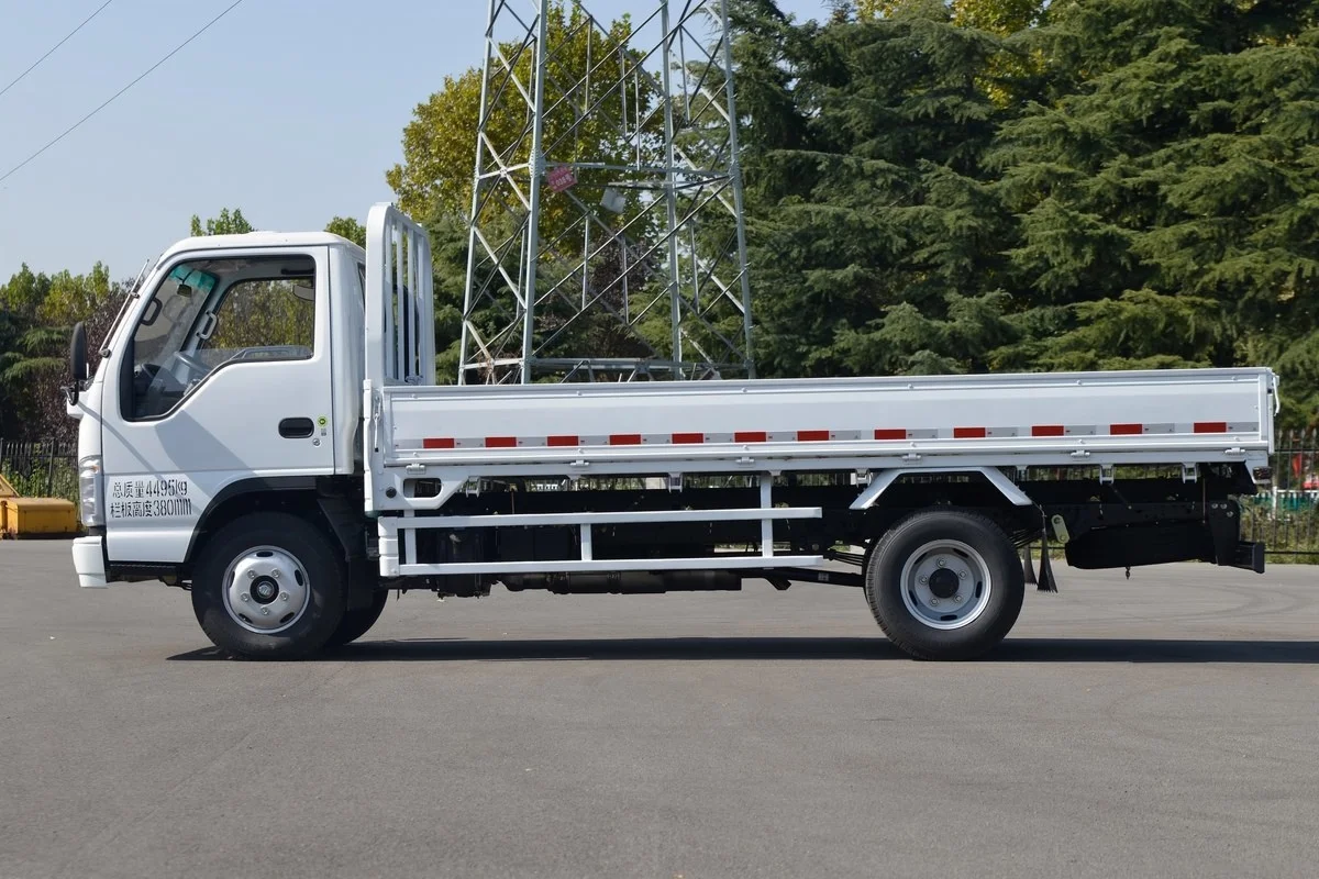 2023 дизельный грузовик Isuzu 100P Автоматическая/ручная коробка передач света/темные внутренние кожаные сиденья R18 шины для круиз-контроля дизельного топлива