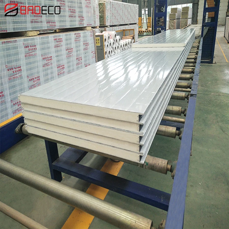 Сэндвич-панели для холодных помещений на солнечных батареях