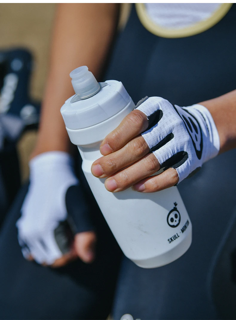 MONTON Wholesale 22oz Custom Cycling Water Bottles 650ML Food-grade Plastic Sporty Squeeze Bike Water Bottle