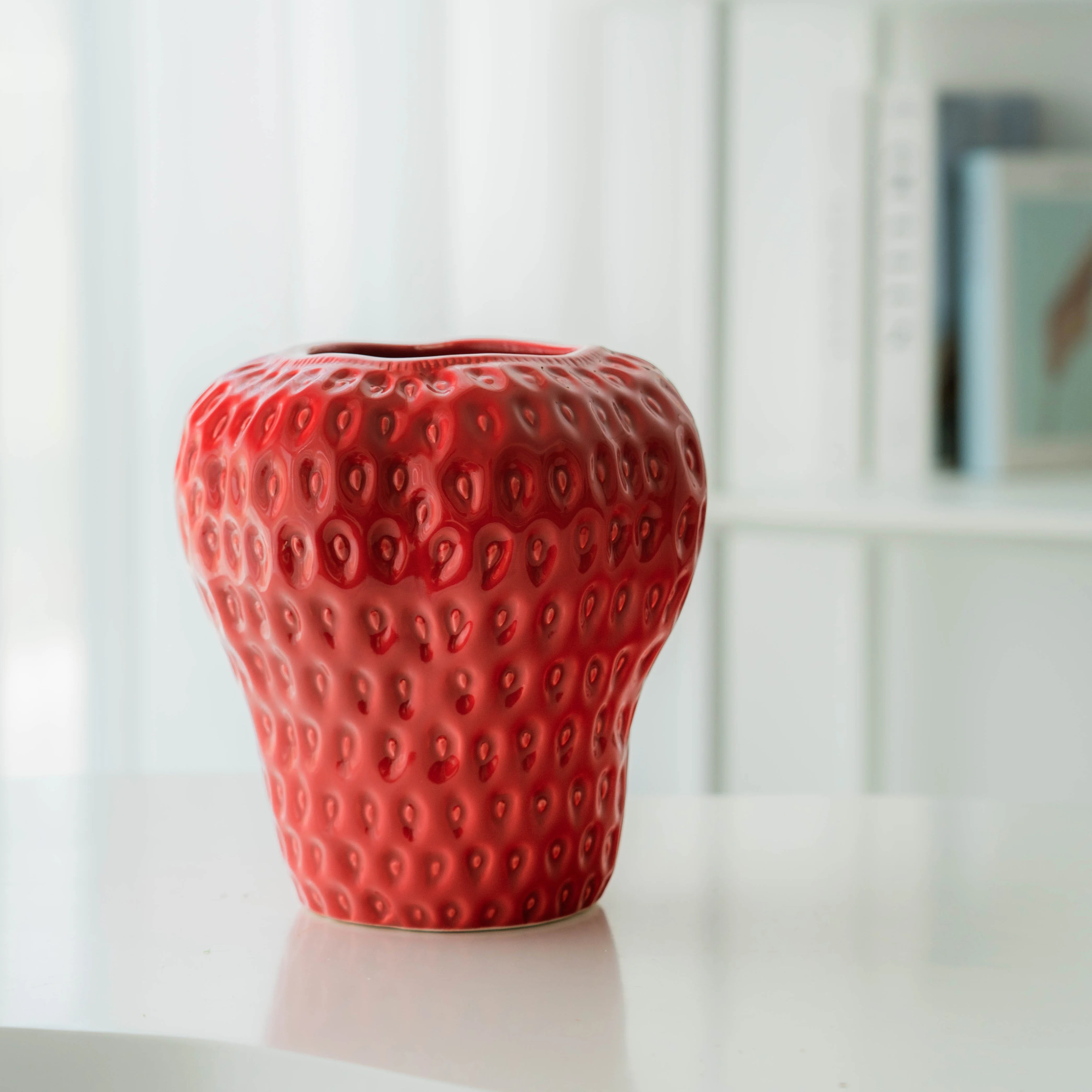 Wholesale New Modern Design Unique emboss Design big strawberry vases ceramic vases for flowers