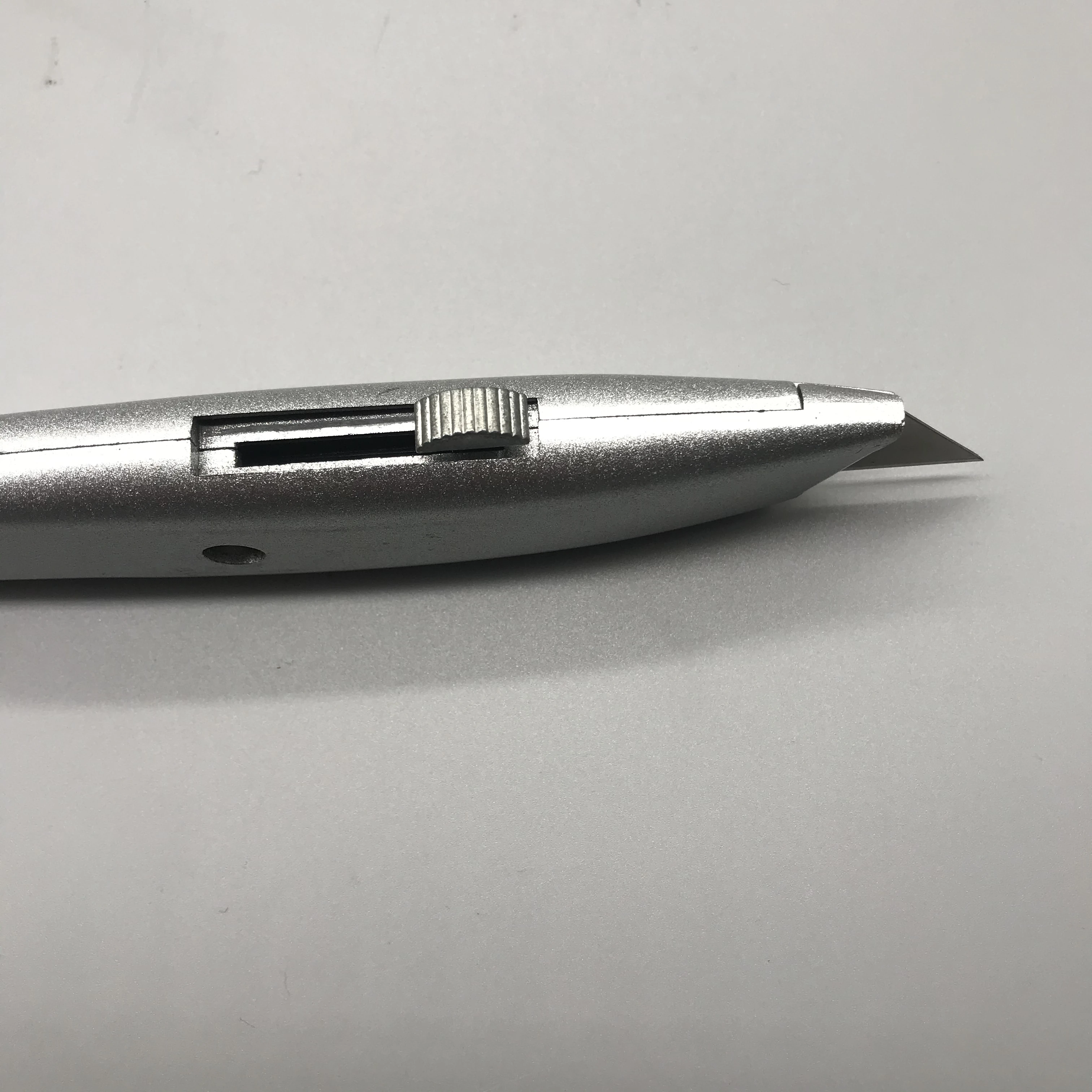 silver zinc alloy safe safety utility cutter knife with SK5 trapezoidal blade