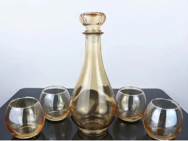 wine glass bottle whiskey glass bottle with cork stopper with cups