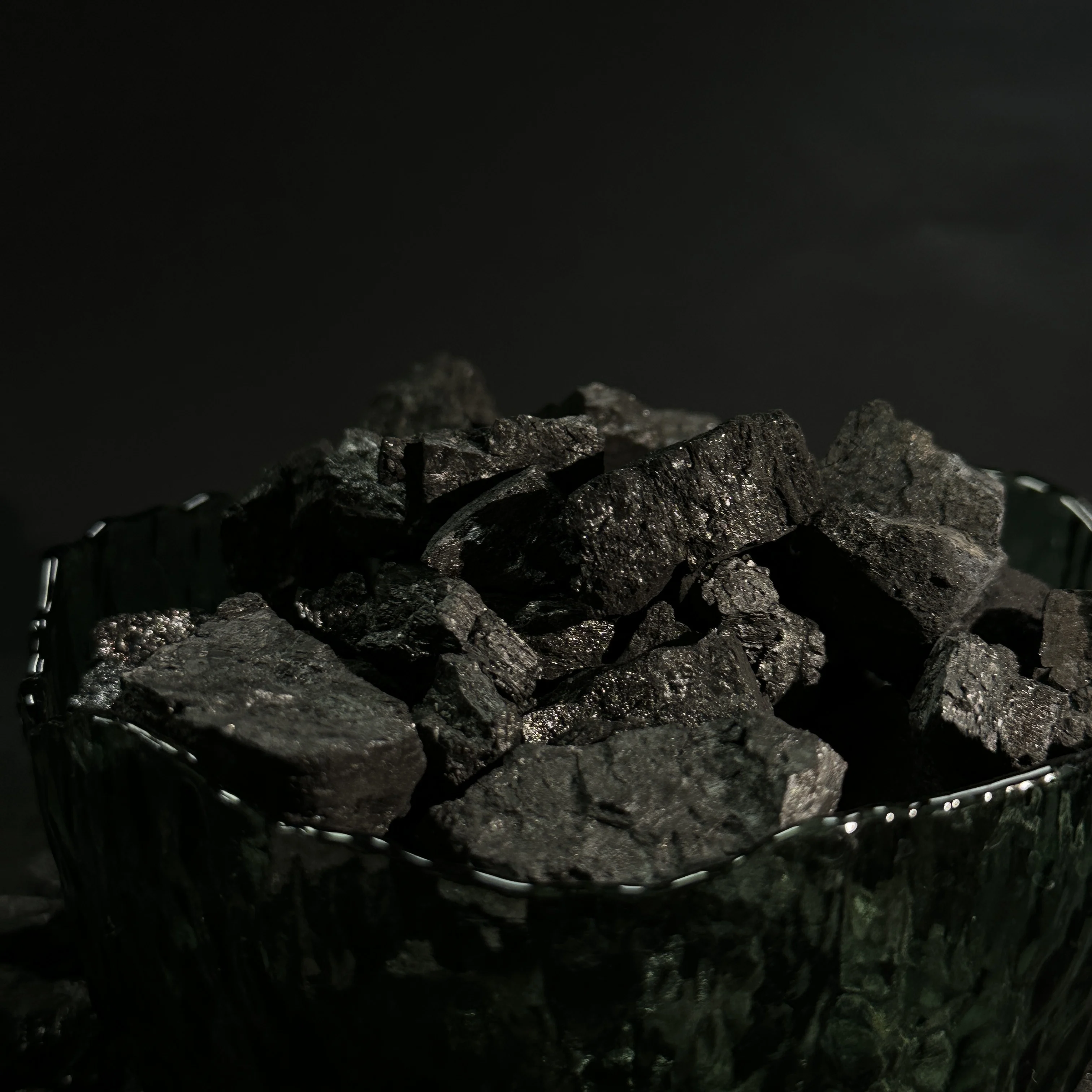 Wholesale China Low Phosphorus 10-30mm Semi Coke Met Coke for Casting Application in Ferro Alloy Plant Block and Lump Patterns