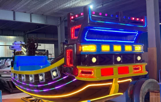 Fun games amusement park rides crazy flying car flying boat spaceship speeding pirate ship on track