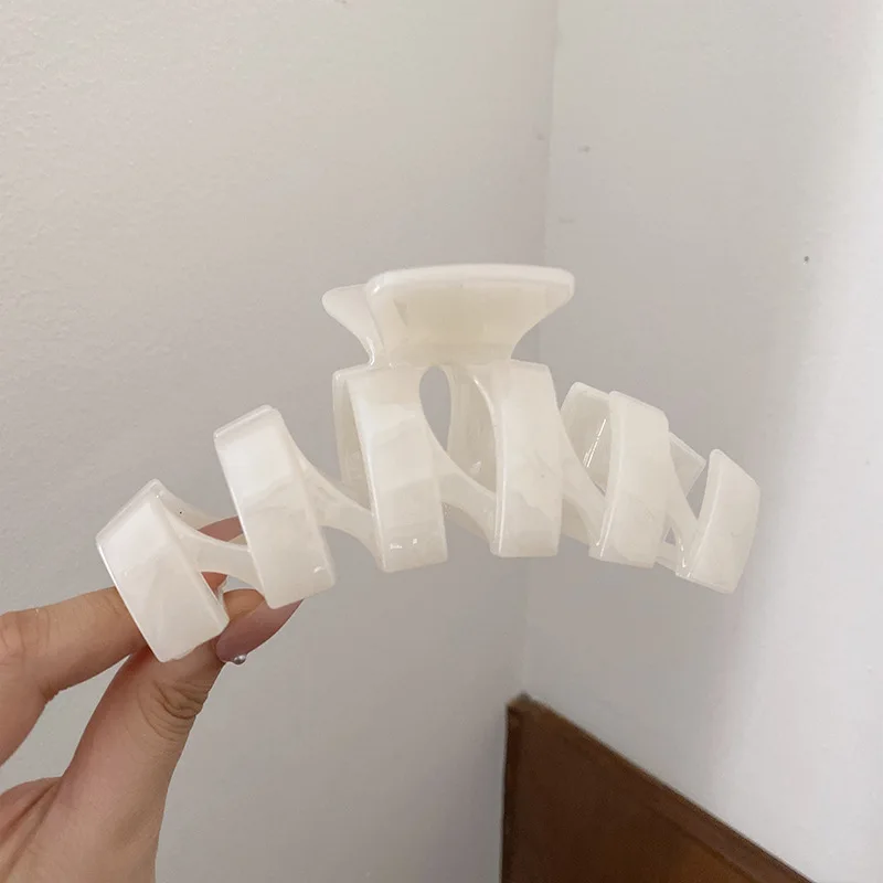 Acrylic grip large simple shark clip ins wind clip female head back clip headdress