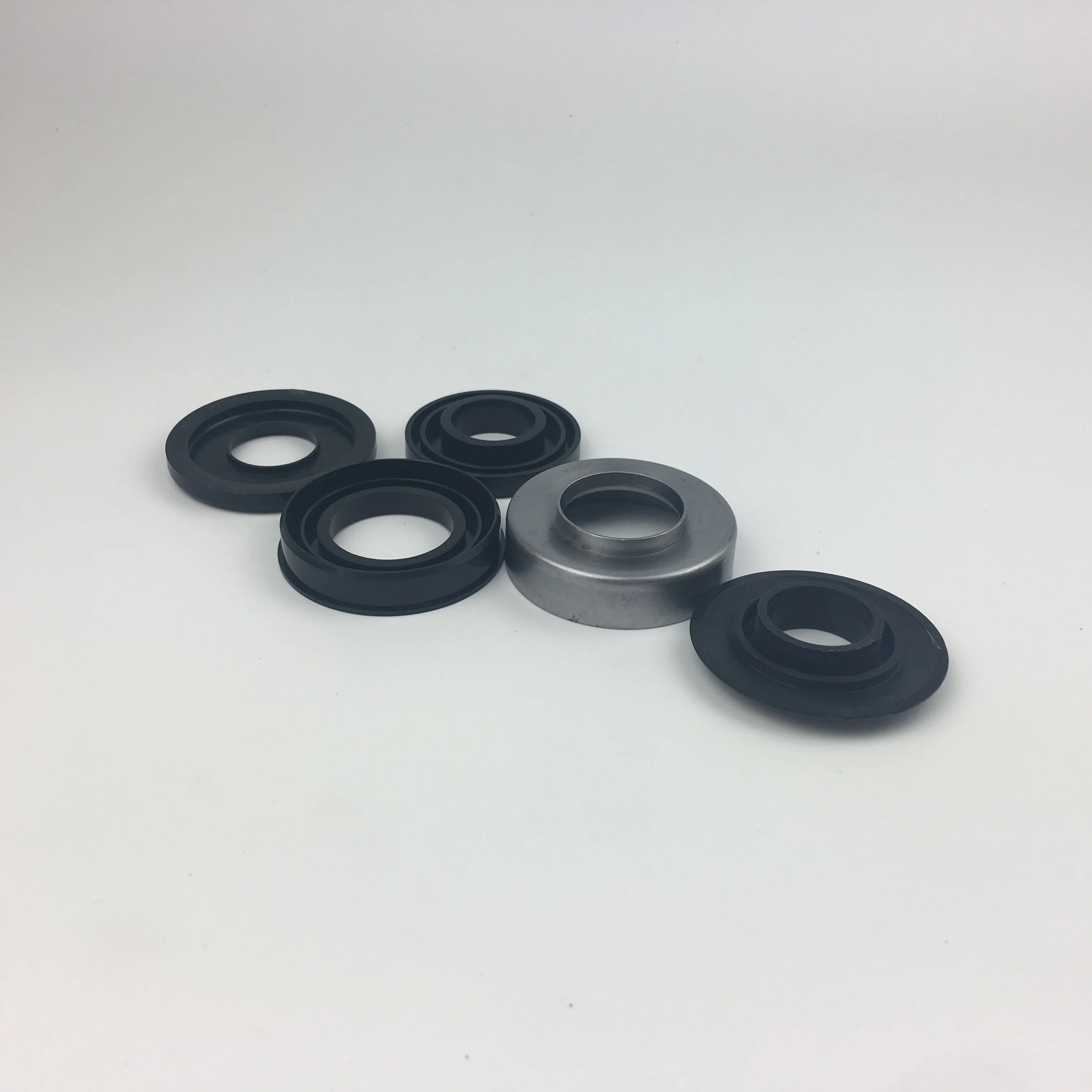 Long operating life steel metal bearing base 6305 and injection seals for conveyor roller