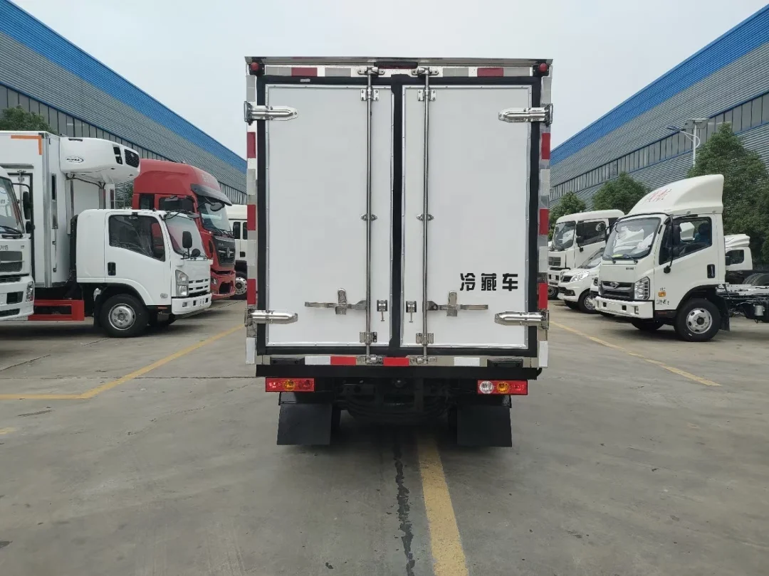 Factory Direct Small Light Refrigerated Truck Fresh Food Manual Transmission Euro 2 Meat Vegetables Seafood Transportation