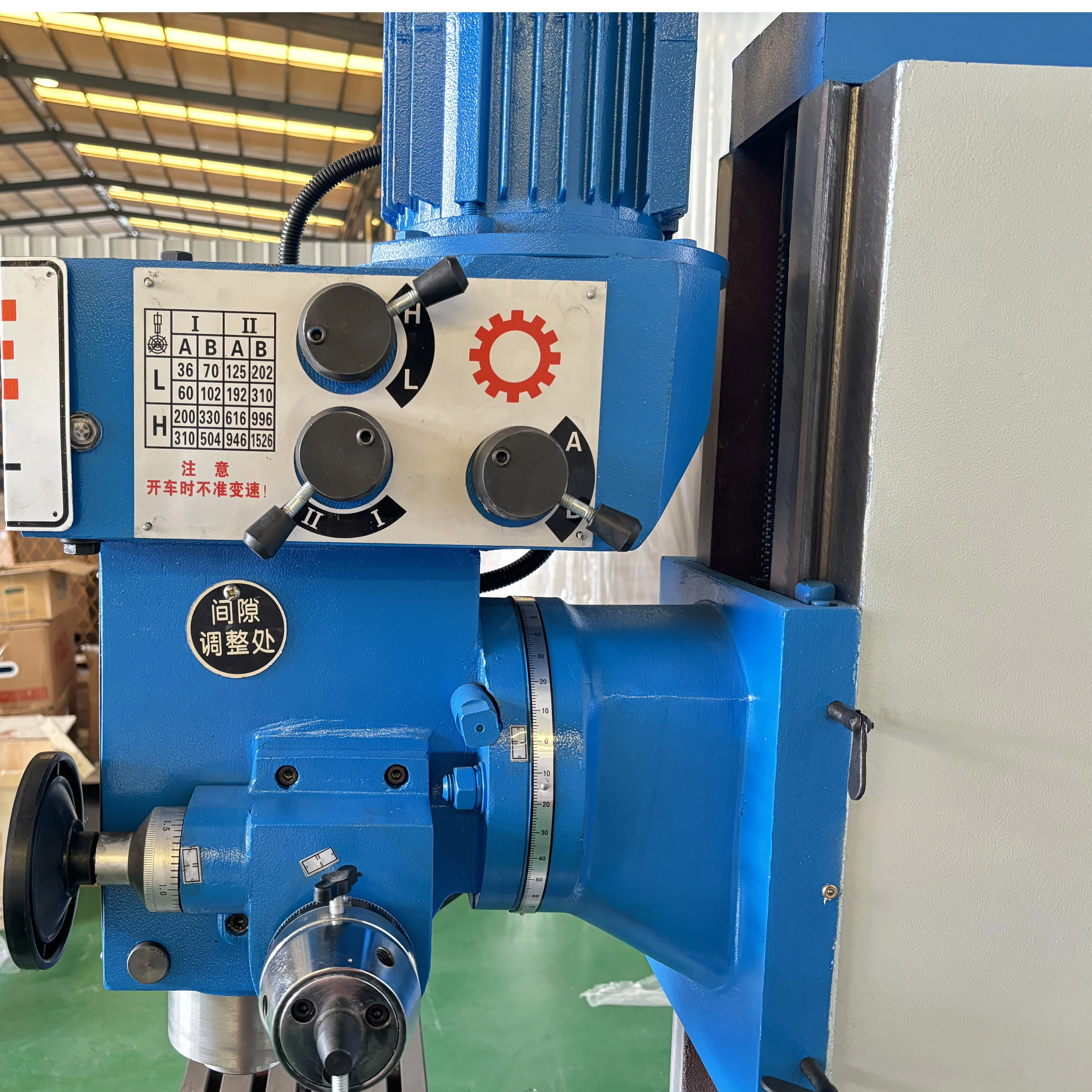 Hot Sell ZX50C Manual Small Multi-Function Drilling Milling Machine Universal Light Duty Construction Work 220V MT4 Spindle