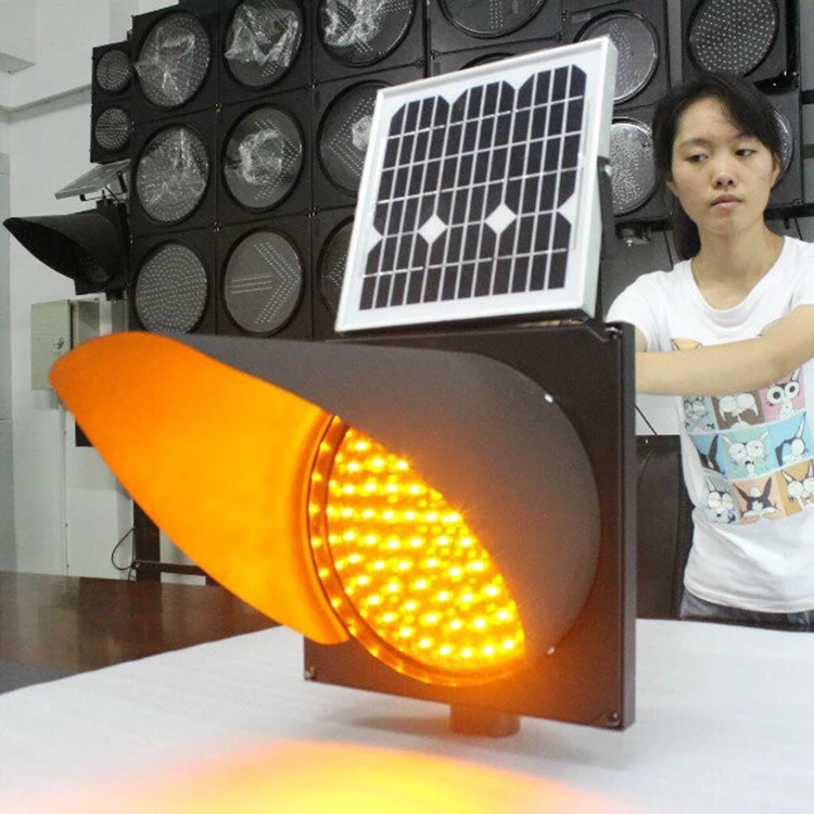 Yellow Flashing Solar Powered Led Warning Traffic Light