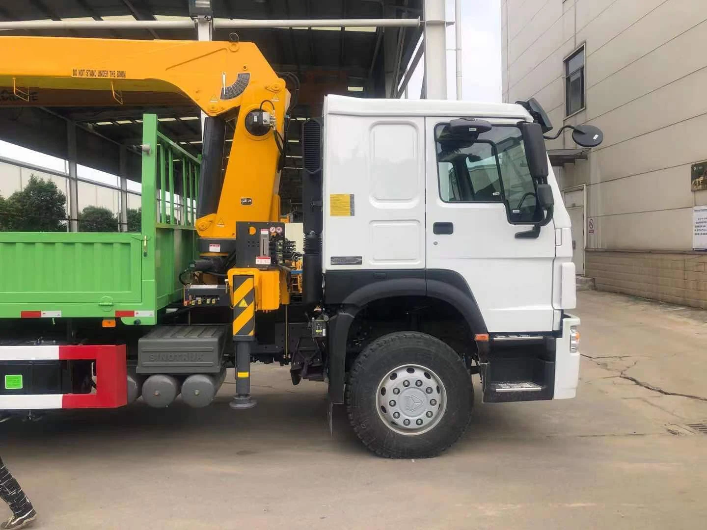 LOW PRICE!! 8 ton electric hydraulic telescopic boom mobile crane truck 5ton camion grua 8tons crane truck