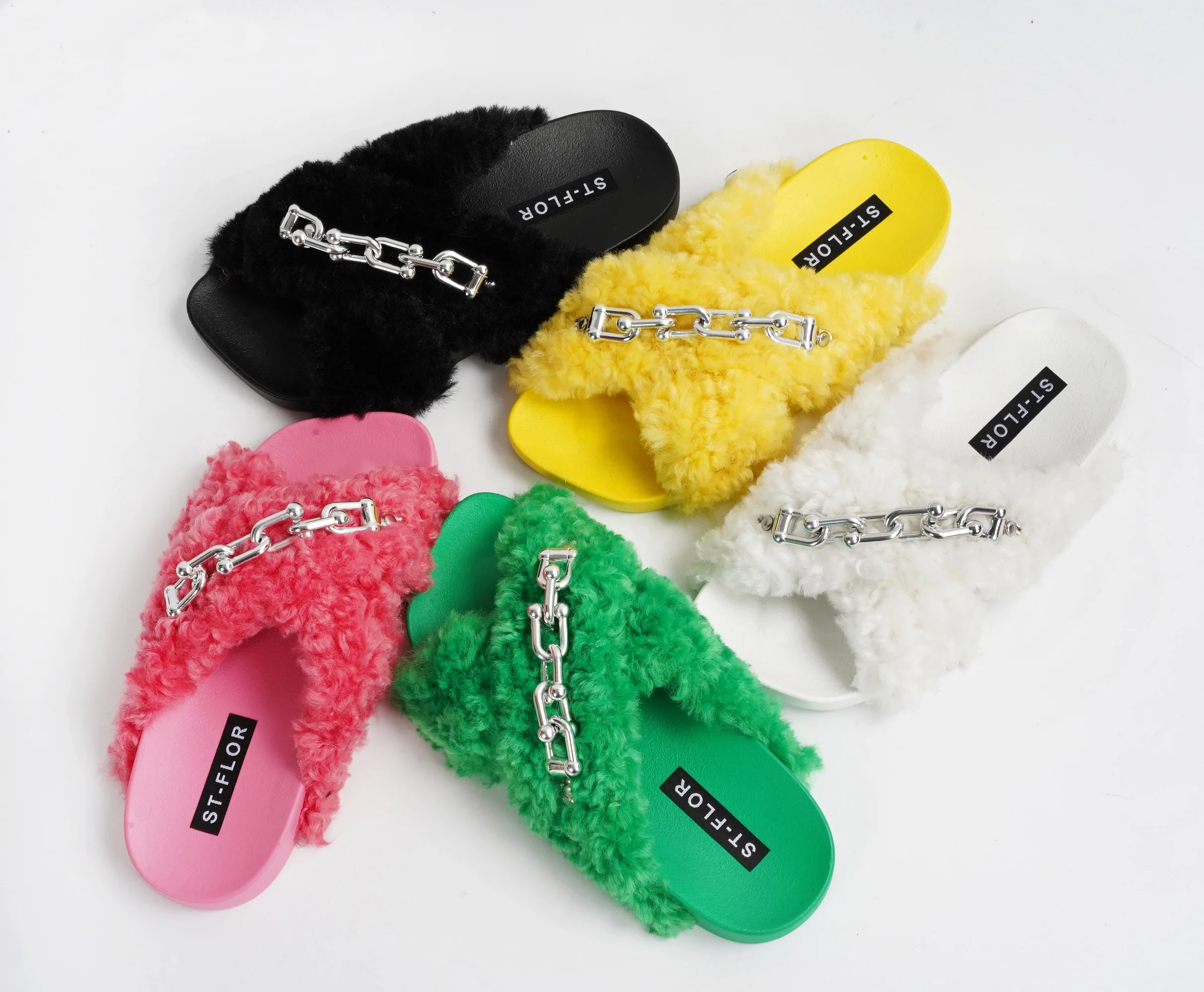 Plus Size Winter Fluffy Slippers Fashion Cross Strap Chain Plush Home Slippers Designer Women Non-slip Fur Sandals