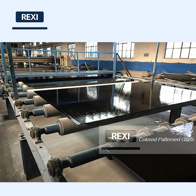 China Manufacturer Low Iron Patterned Glass with Factory Price