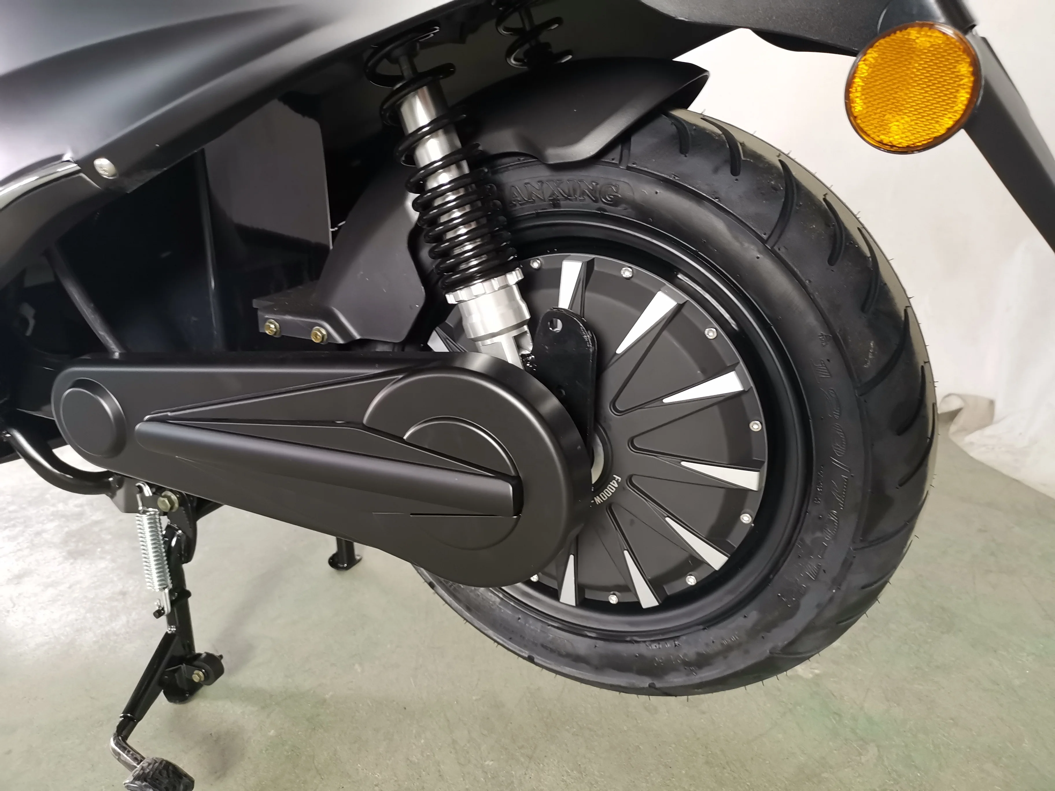 
best and powerful retro vespa electric moped scooter for adult on sale with portable LG lithium battery 