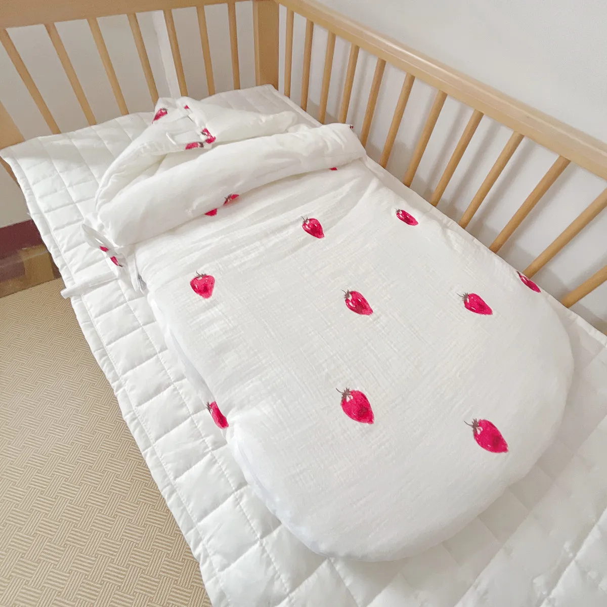 Yuan Cream Baby Quilt 100% Cotton Knitted Gauze Plush Sleeping Bag Dual-Use for Newborns 0-2 Years Thickened for Autumn Winter