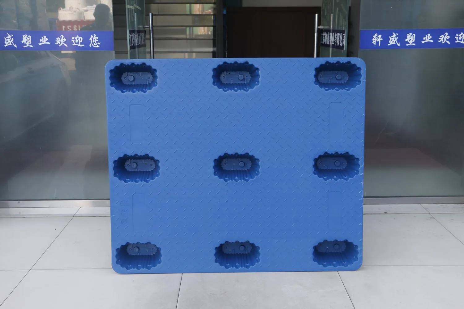 NEXARA 1311 1300*1100*150mm Single Faced Euro Plastic Pallet Nine Runner Blow Molding for Warehouse Storage and Shipping