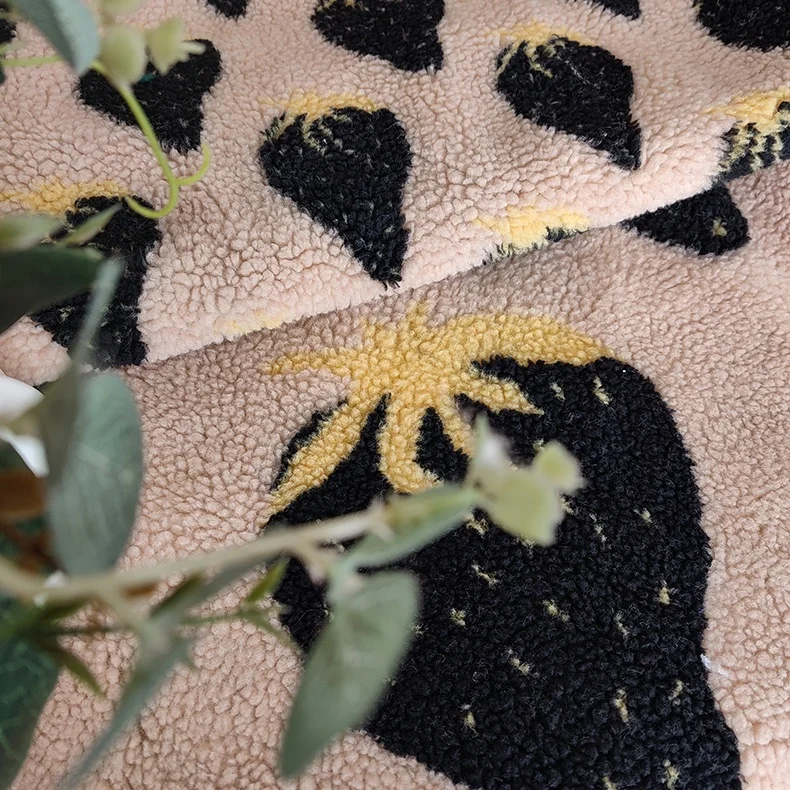 100% polyester strawberry yarn dyed sherpa fleece fabric for garment or bag