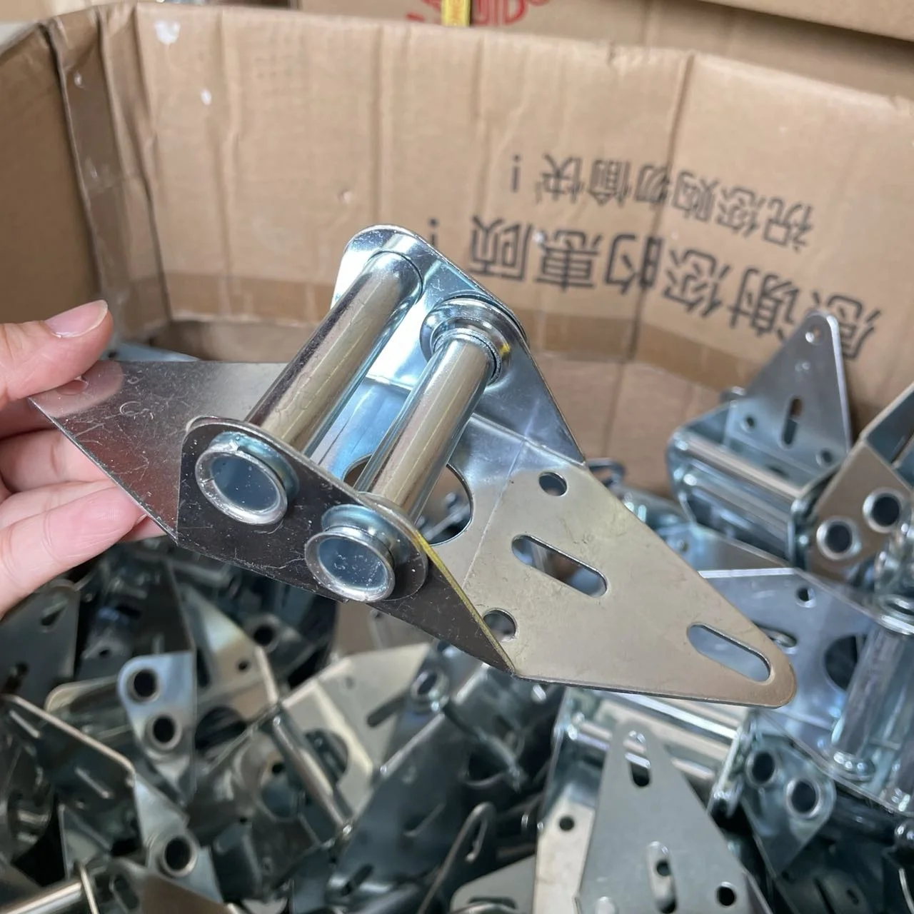 Factory Wholesale Hardware Accessories Garage Door Hinge