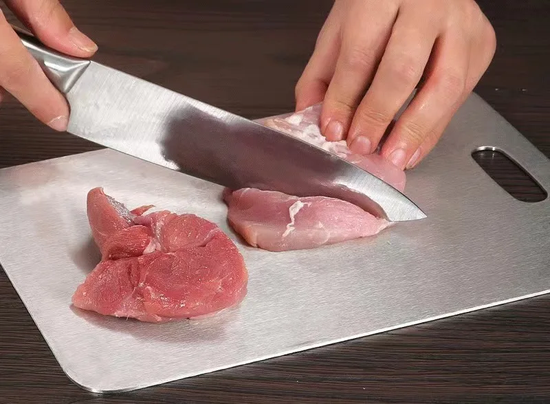 Wholesale 2.0mm stainless steel chopping board rectangle shape and round corners non-cutting hand cutting board kitchenware