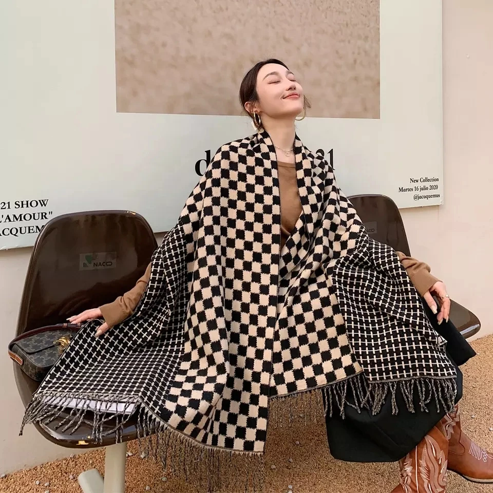 High Quality Black White Plaid Winter Thick Warm Pashmina Cashmere Shawl Wraps Women Stylish Plaid Extra Long Scarfs