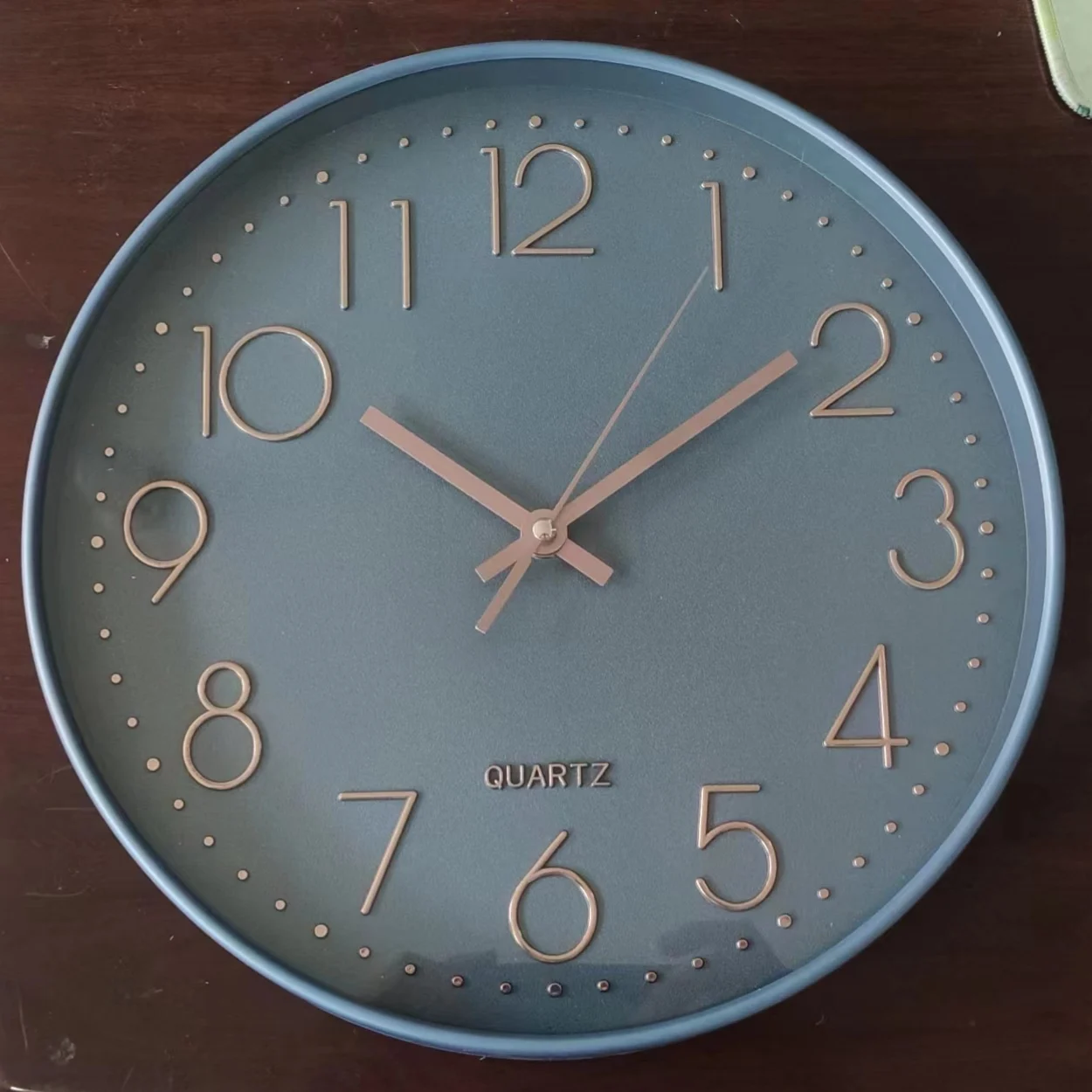 12 Inch White Modern Design Round Silent Non-ticking Customized Cheap Plastic Wall Clock with 3D Numbers for Home Decoration