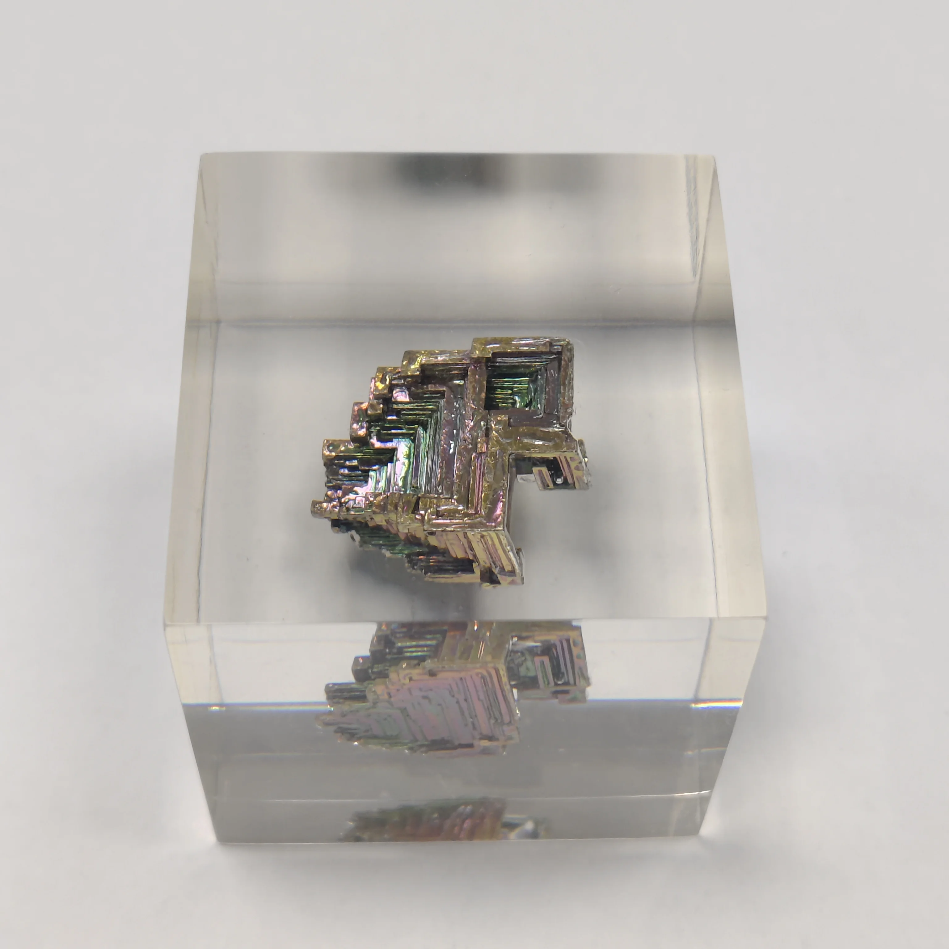 Jiuyi Handmade Gifts Resin Crafts Resin Acrylic Cubes Embedded With Ore Inlaid Ore Paper Weights
