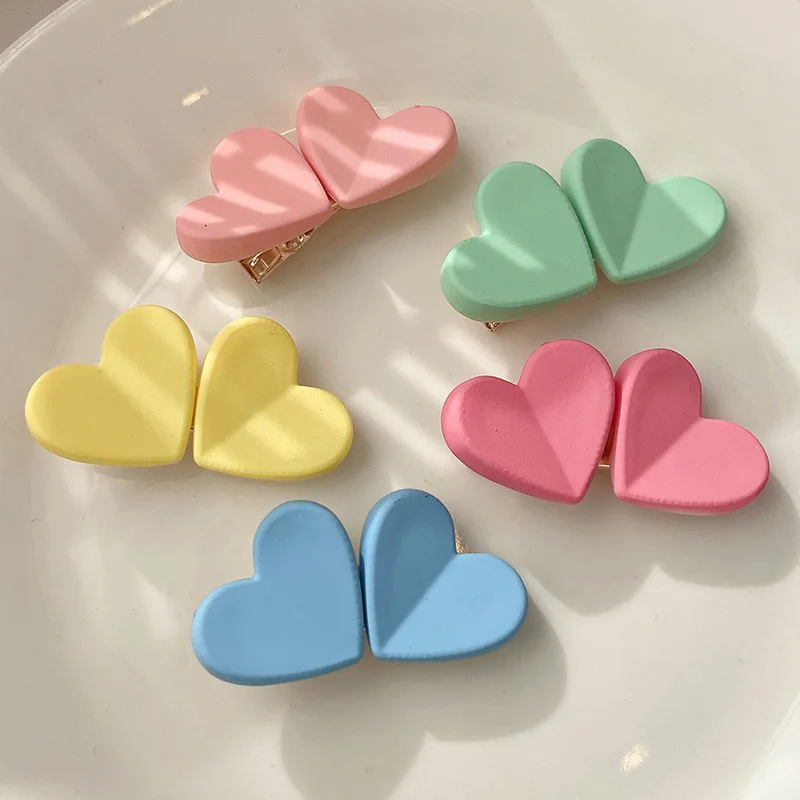 YiYi Korean Fashion Pretty Sweet Colorful Hairpins Cute Plastic Hearts Acrylic Hair Claw Clips For Women