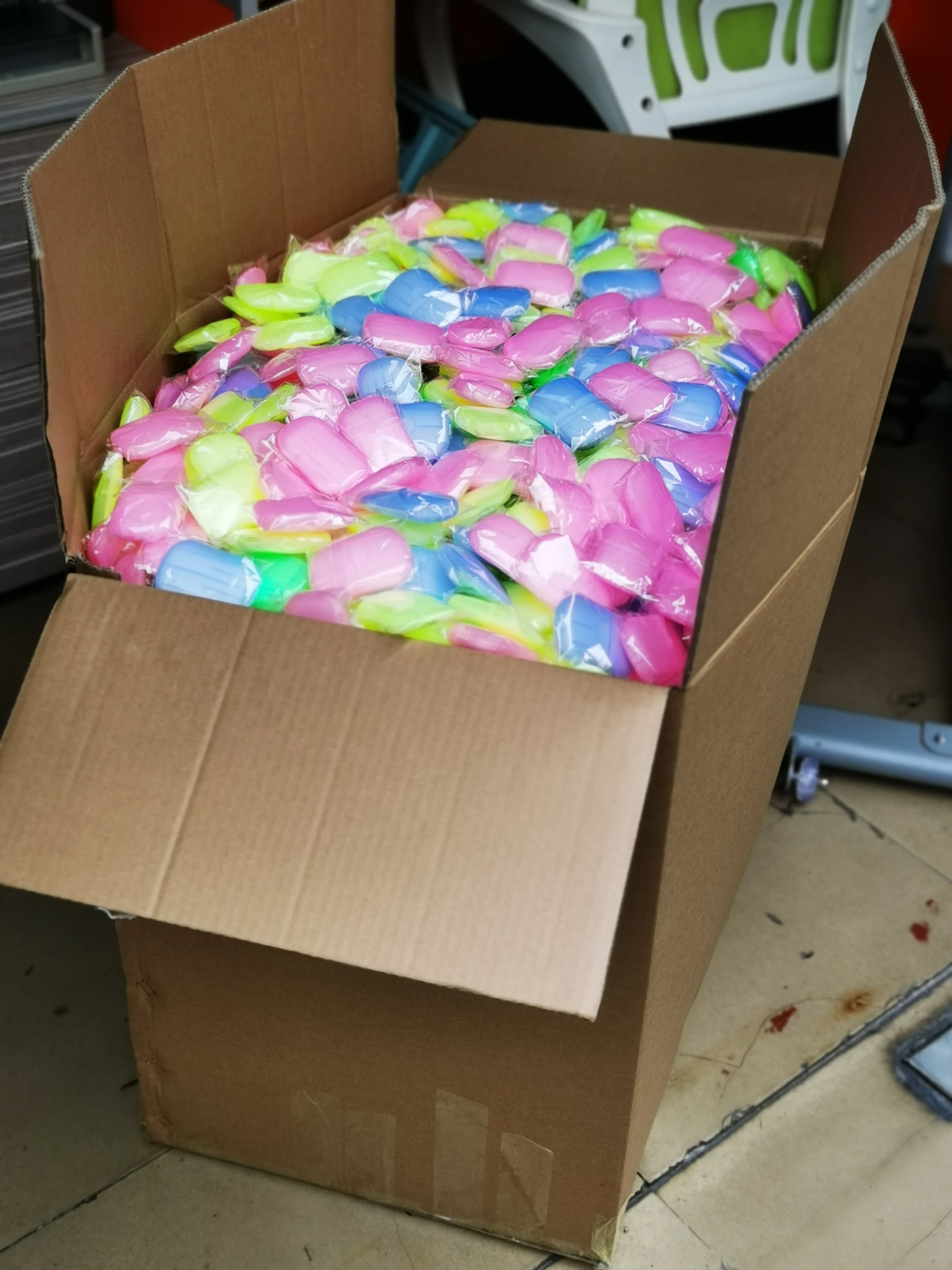 Wholesale OEM 20pcs Travel Supplies Portable portable soap paper sheets Transparent Disposable Soap Mini paper soap sheets