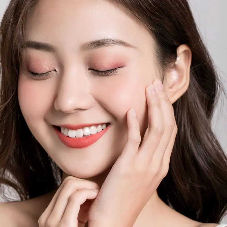 2021 Rosee oil and Glycerin added Moisturizing Lightening Glitter 24h Liquid Sunisa Foundation Make up Vegan Concealer