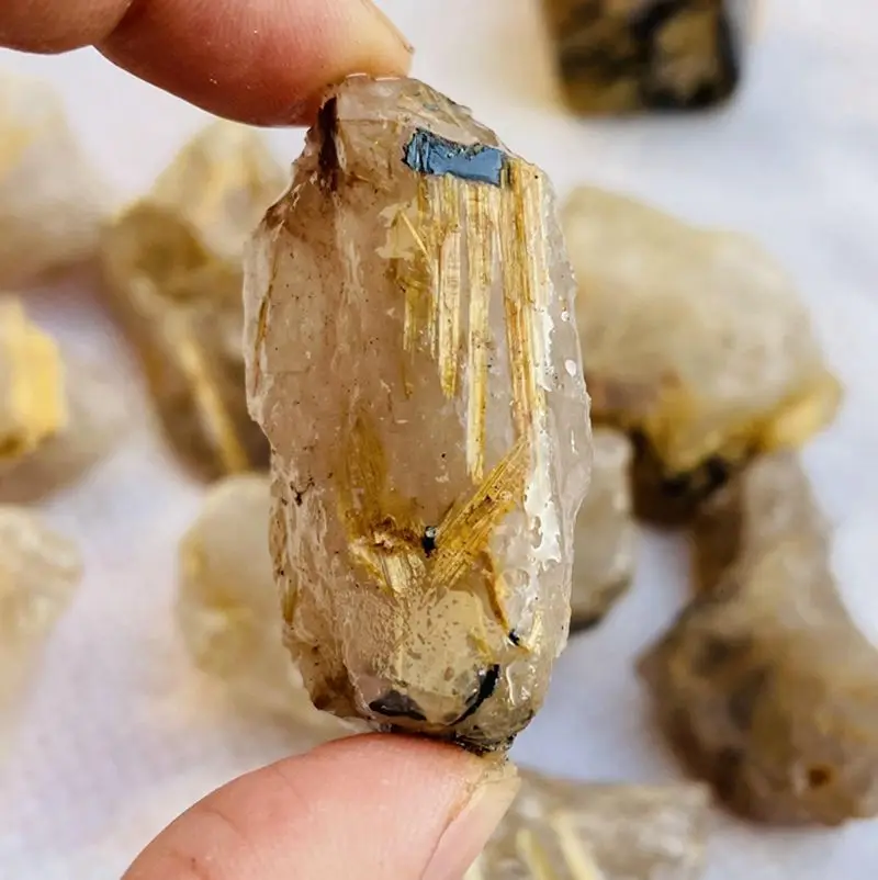 Редкий оптовая продажа натуральные золотые волосы рутилированные кварцевые необработанные кристаллы необработанный турмалиновый камень для продажи