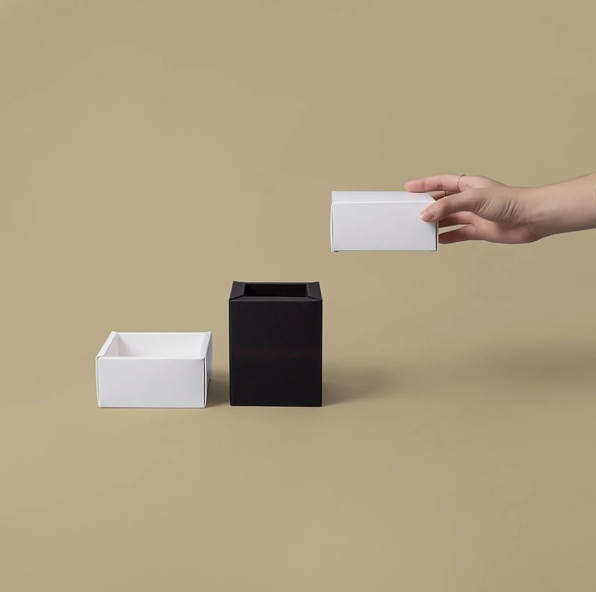 Fashion Custom White Mailing Box White Corrugated Cardboard Cosmetic Packaging toys dolls packaging Box Shipping Box