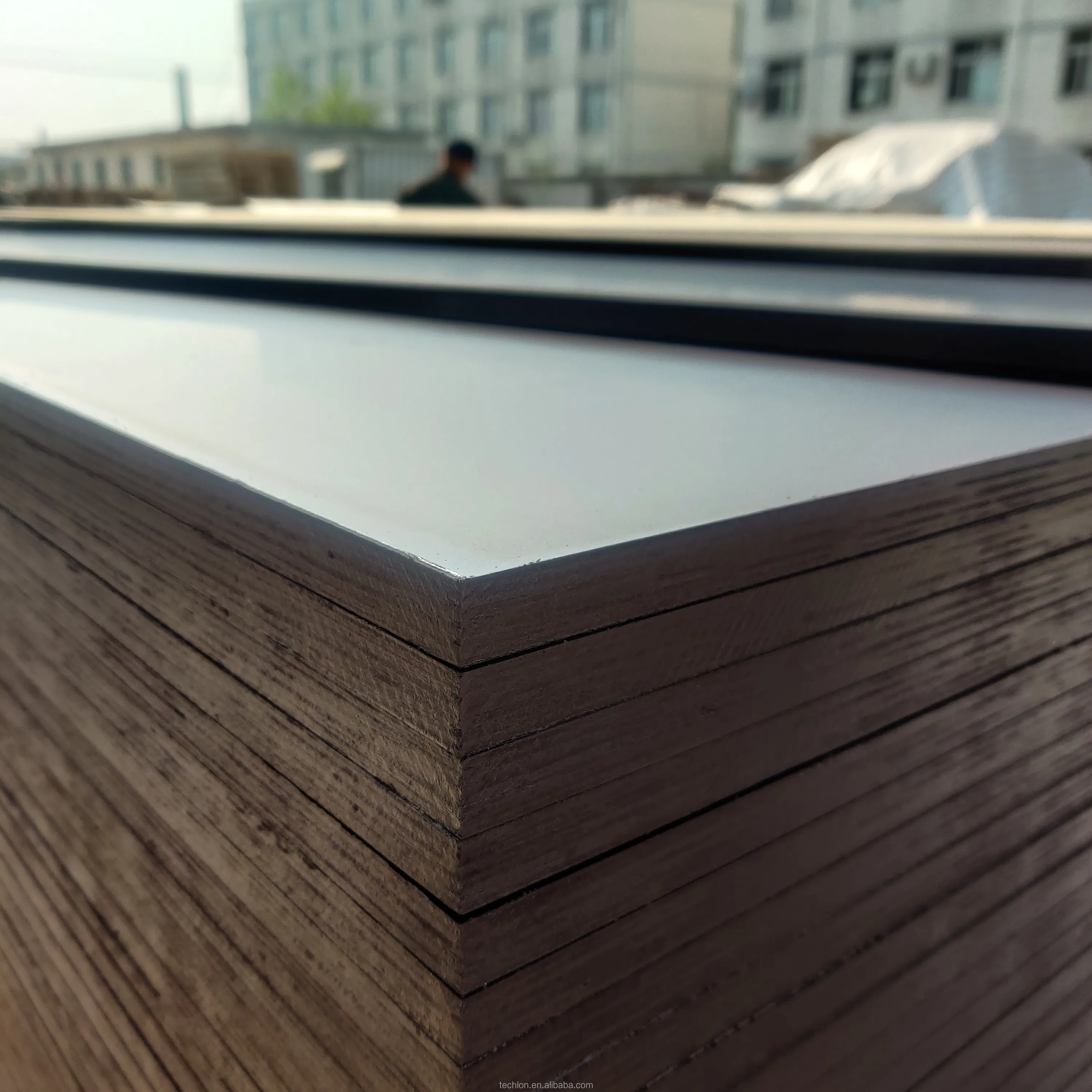 Manufacture 4*8 ft 15mm Melamine E1 moistureproof Film Faced Plywood s for Building concrete