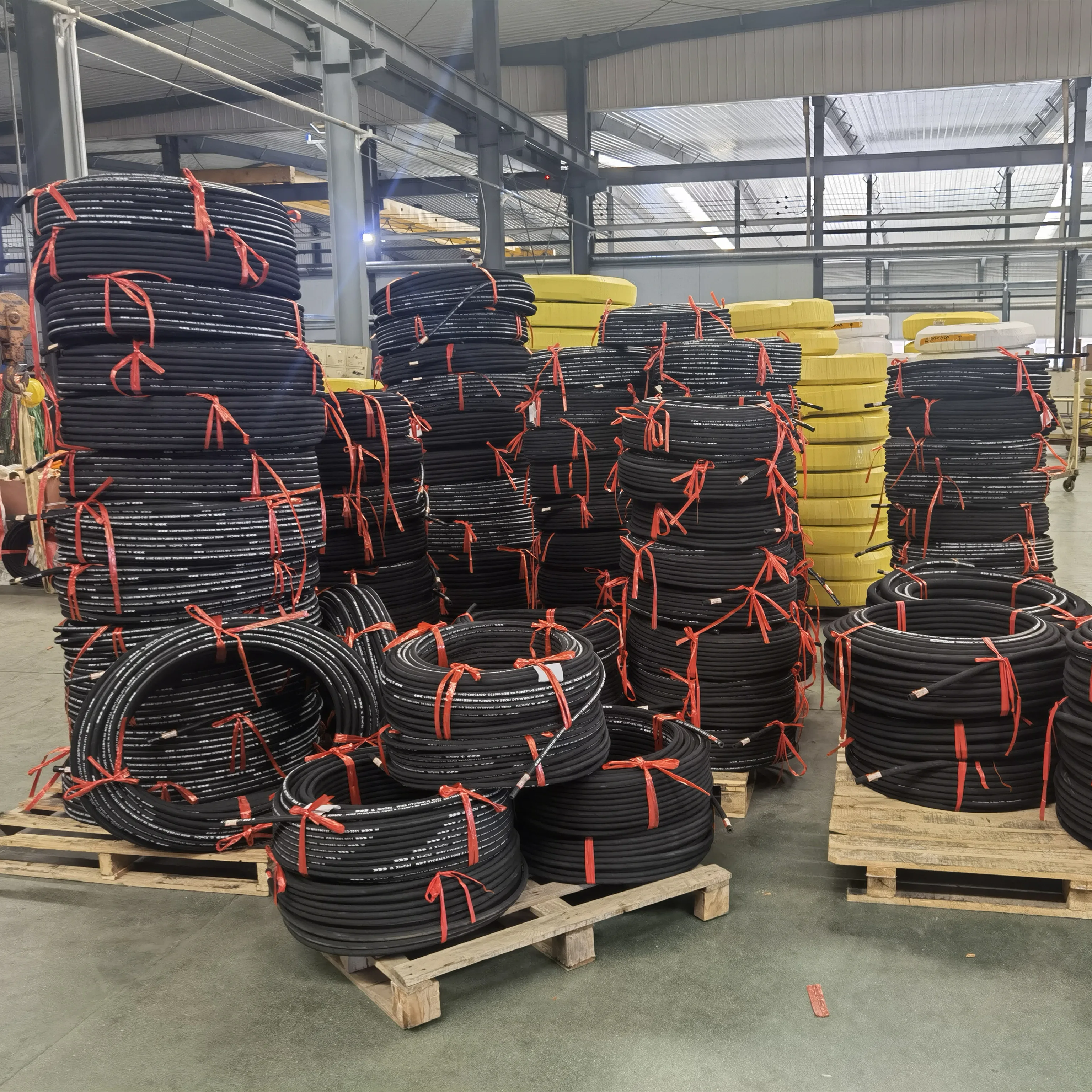 SAE100 hose tube oil hydraulic hoses product with fitting assembly wire reinforced oil hose