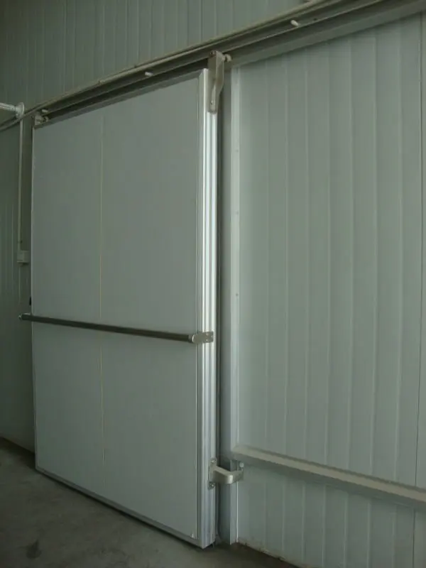 Automatic sliding cold storage door for cold room